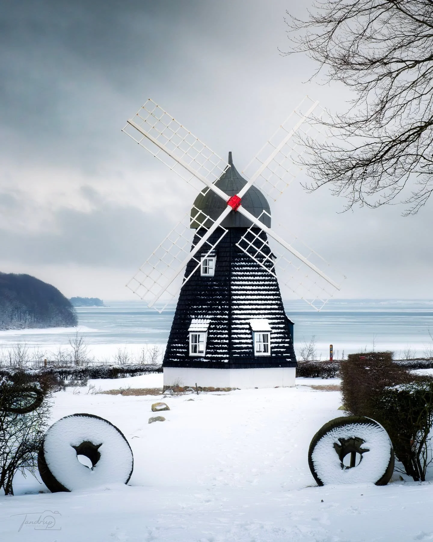 Vinterstilhed ved Jenle ❄️
-
-
-
#jenle #vinteridanmark #djidrone #tandrup_photography #danmarksnatur #fujifilm #voresskive #micheltandrup #sned&aelig;kket #danmarksbilleder #total_denmark #vinterstemning #skivekommune #landskabsfotografi #visitdenma