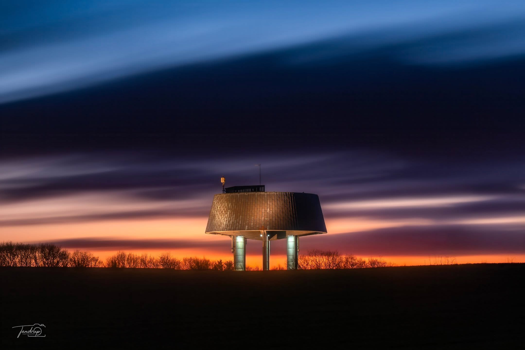 Jeg var s&aring; heldig at mit billede "Det sidste lys" af Skive vandt&aring;rn, blev valgt som &aring;rets billede 2025 i Fjends Fotoklub. Tak til mine klub kammerater for et godt foto &aring;r - h&aring;ber vi f&aring;r et lige s&aring; g