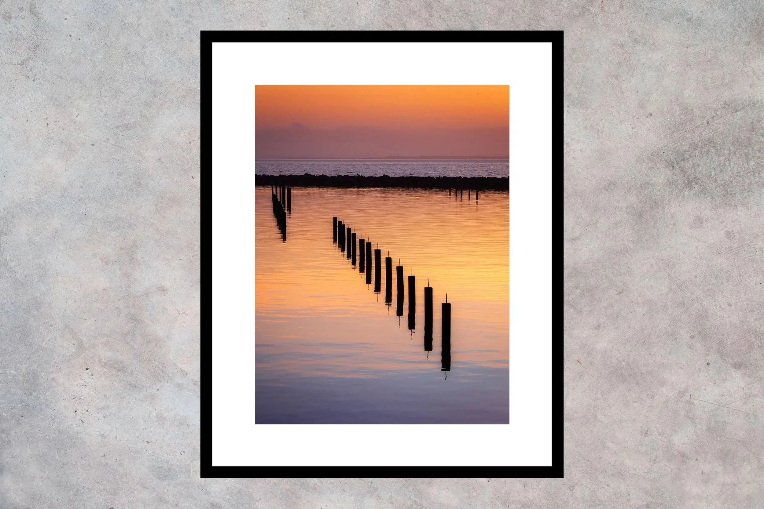 Solnedgang i Gyldendal havn - Ramme m passepartout 3-4 Vertikal.jpg