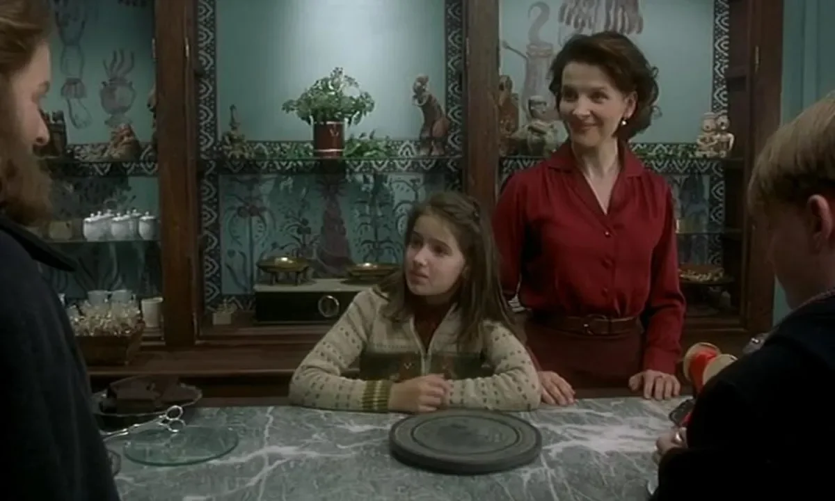 Vianne (Juliette Binoche) and her daughter Anouk from the movie Chocolat in their cozy and inviting French chocolaterie