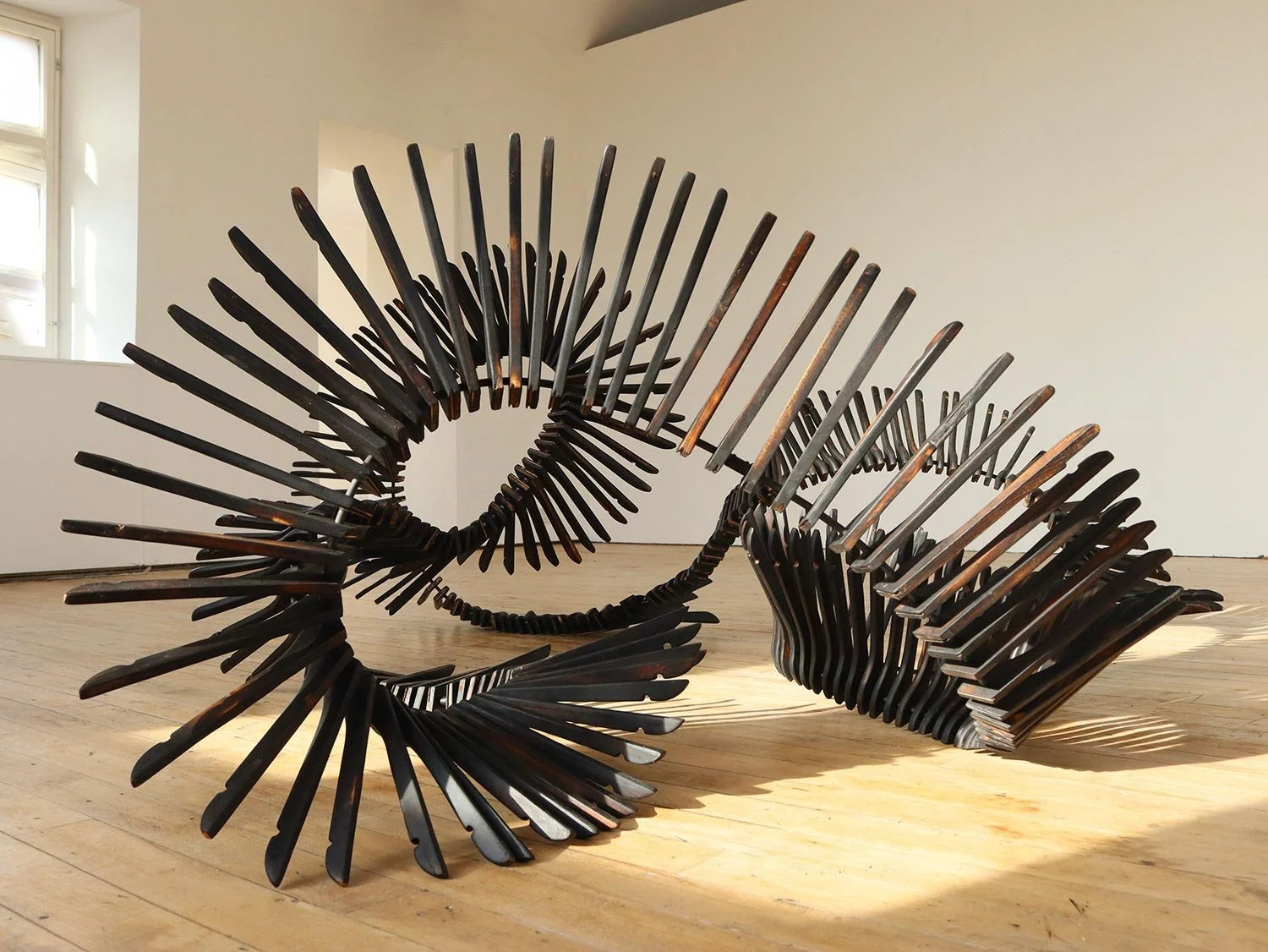 Consumption 2024
Unwanted Coat Hangers, Scorched on Steel bar 300x280x100cm