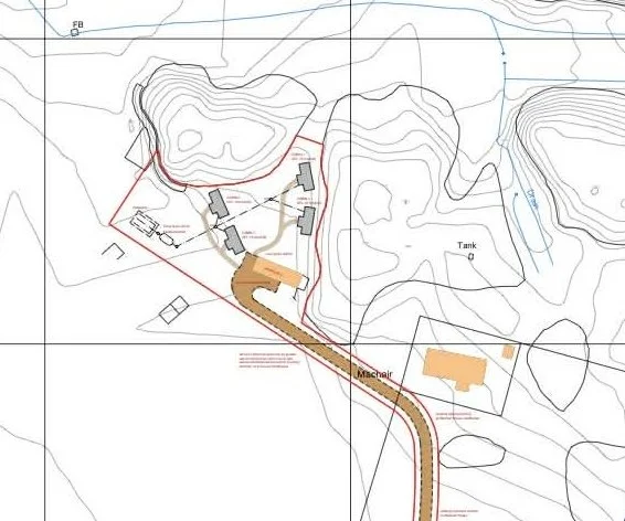 Topographical site plan with buildings, a road, and contour lines.