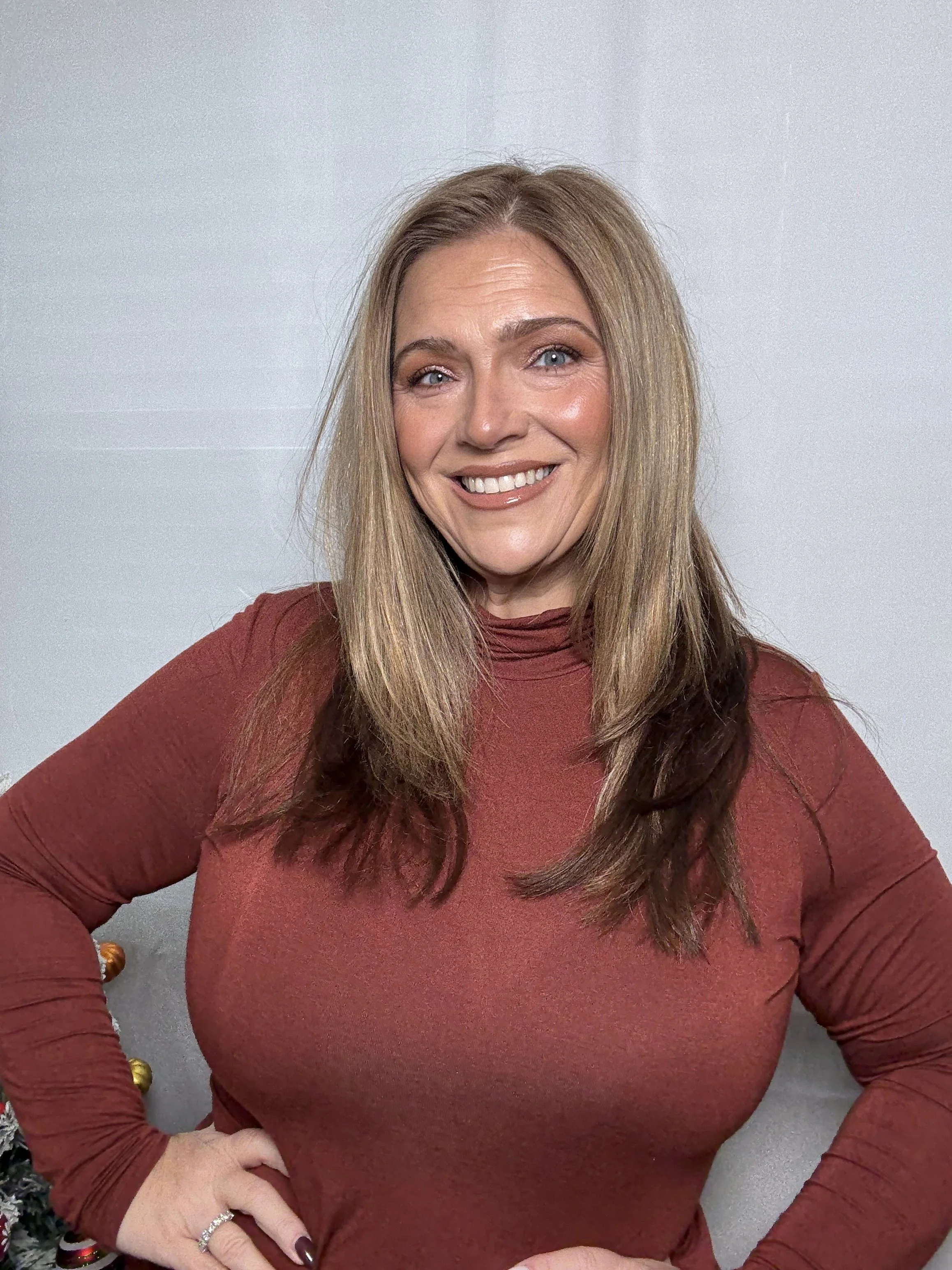 Dawn Lucia - NJ Beauty and Skincare UGC Creator for Moms Over 40.