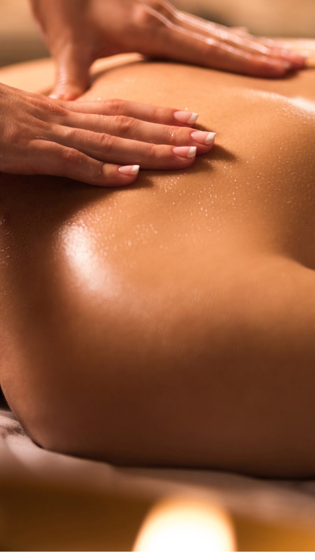 Modelage relaxant du dos, soins visage et anti-âge dans l'institut Vogel Beauté à Mulhouse.