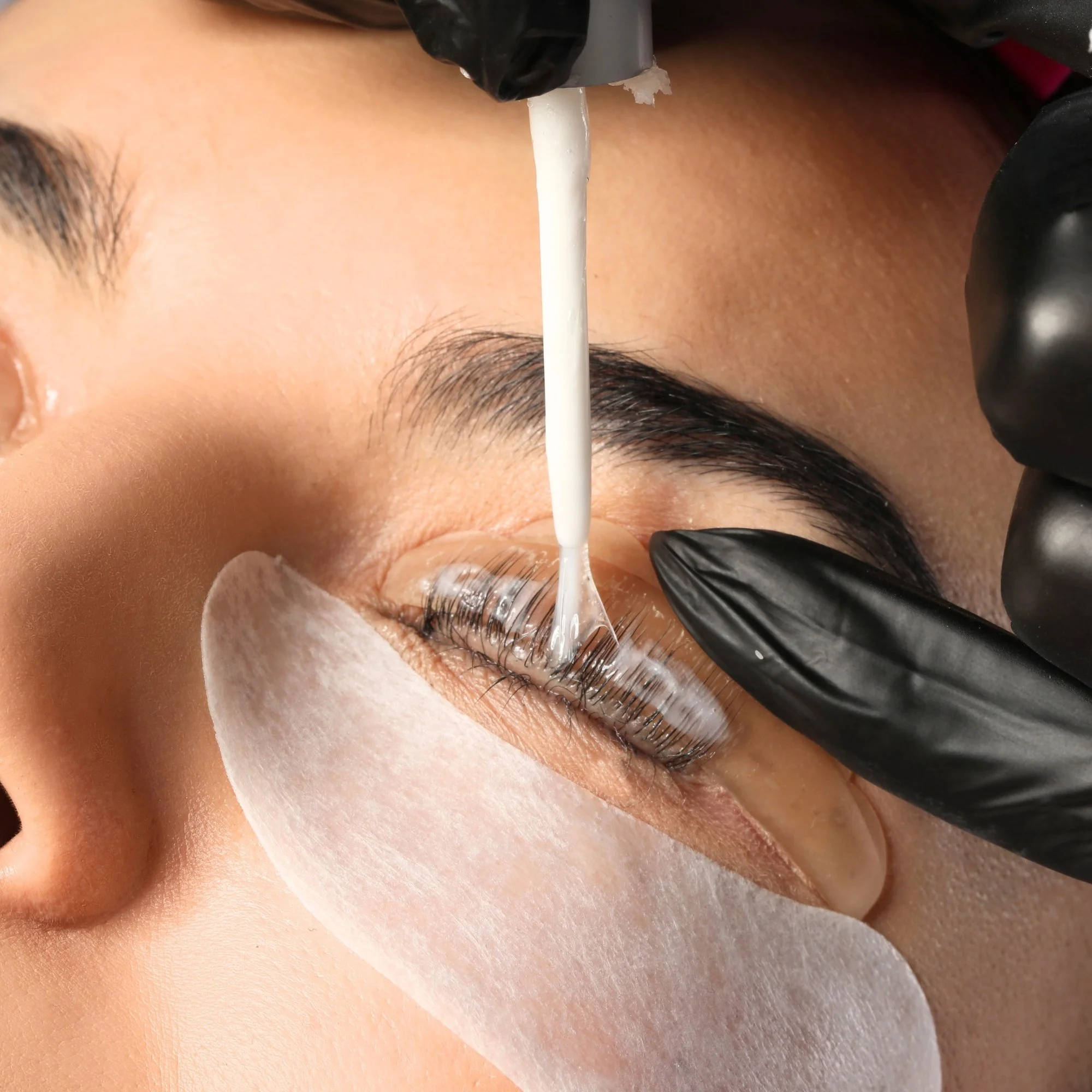 Rehaussement de cils à Mulhouse, teinture de sourcils et teinture de cils possibles.
