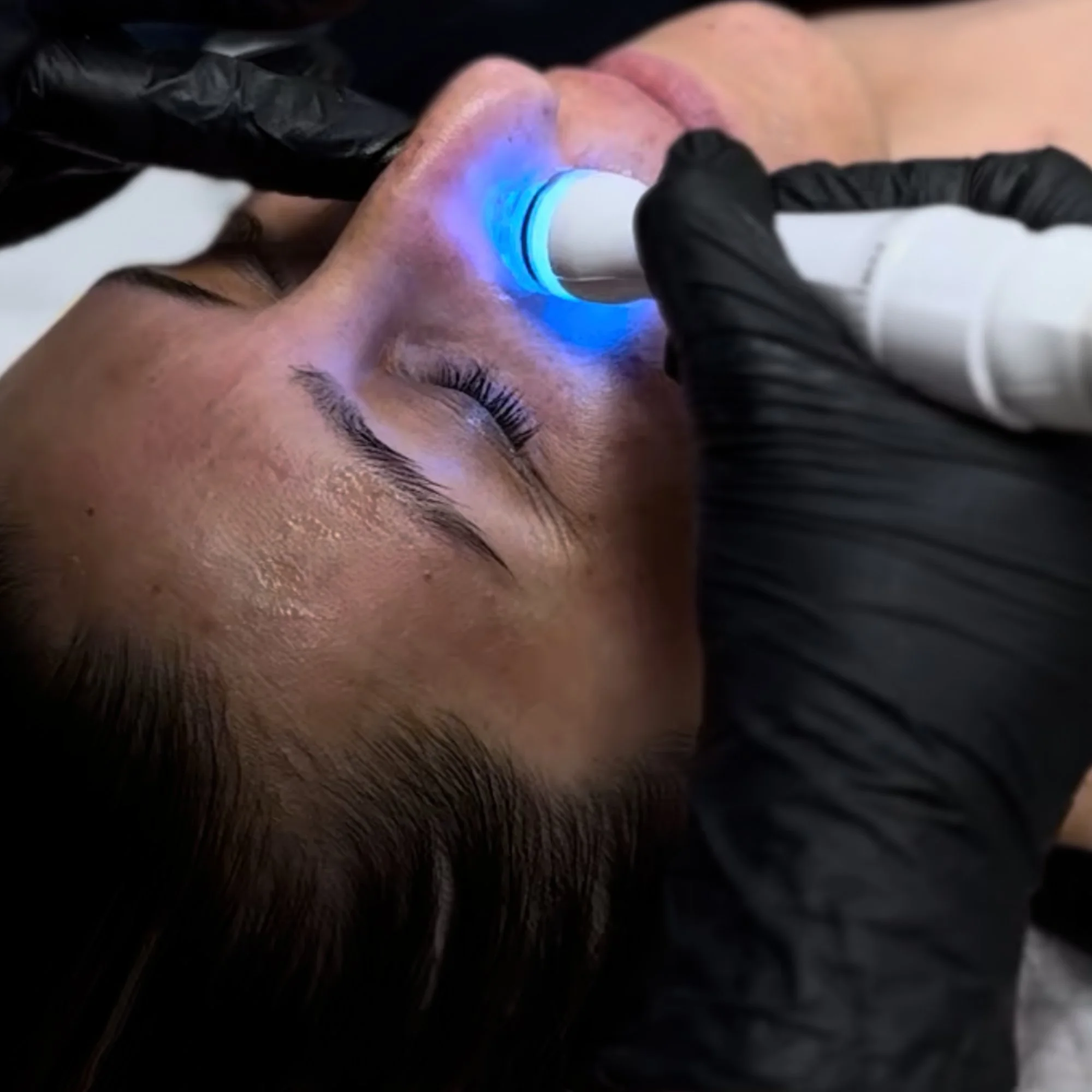 Soin visage nettoyant Aquapure dans votre institut mulhousien.