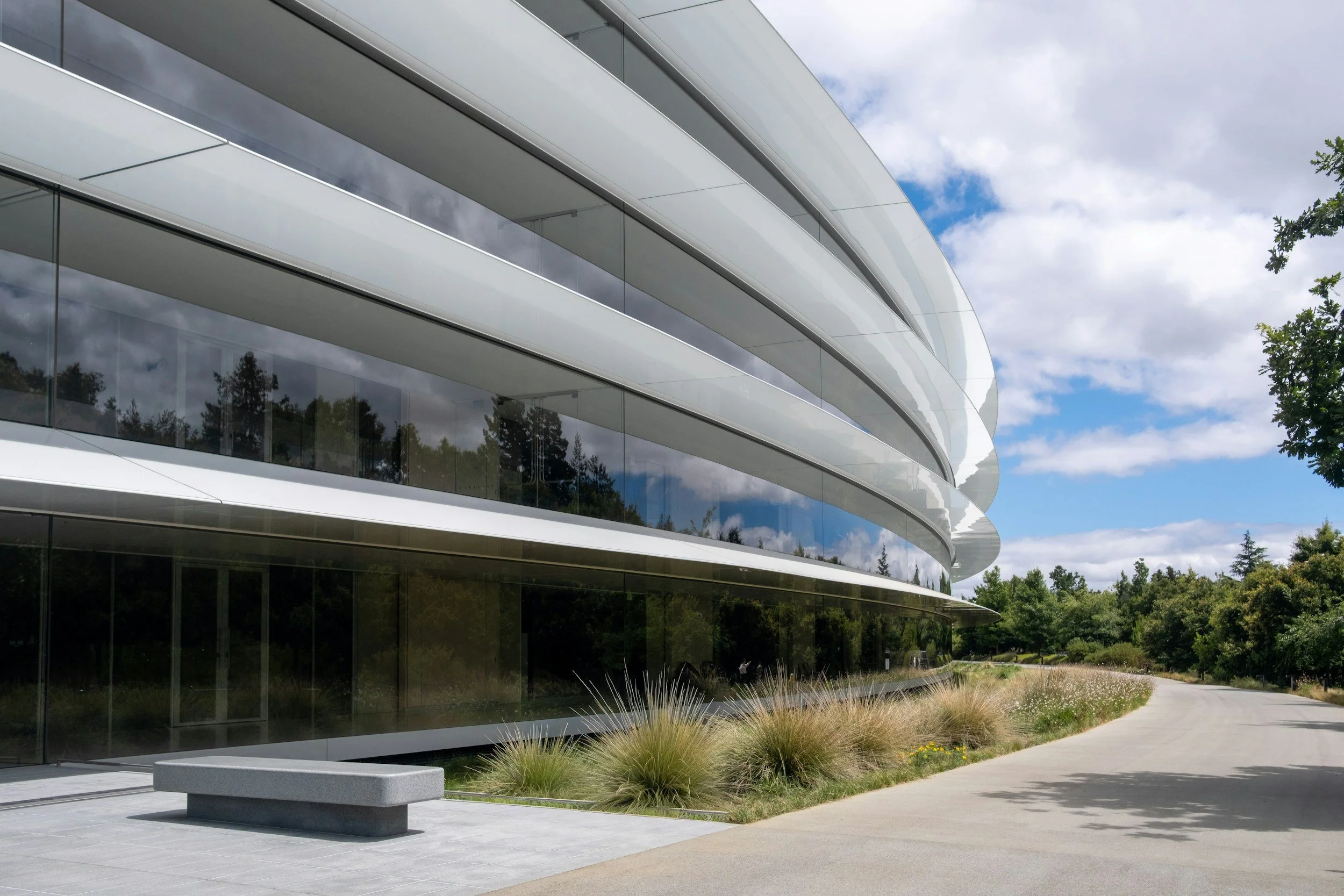 The Evolution of Wireless Convergence and Decentralized Networks in Commercial Real Estate