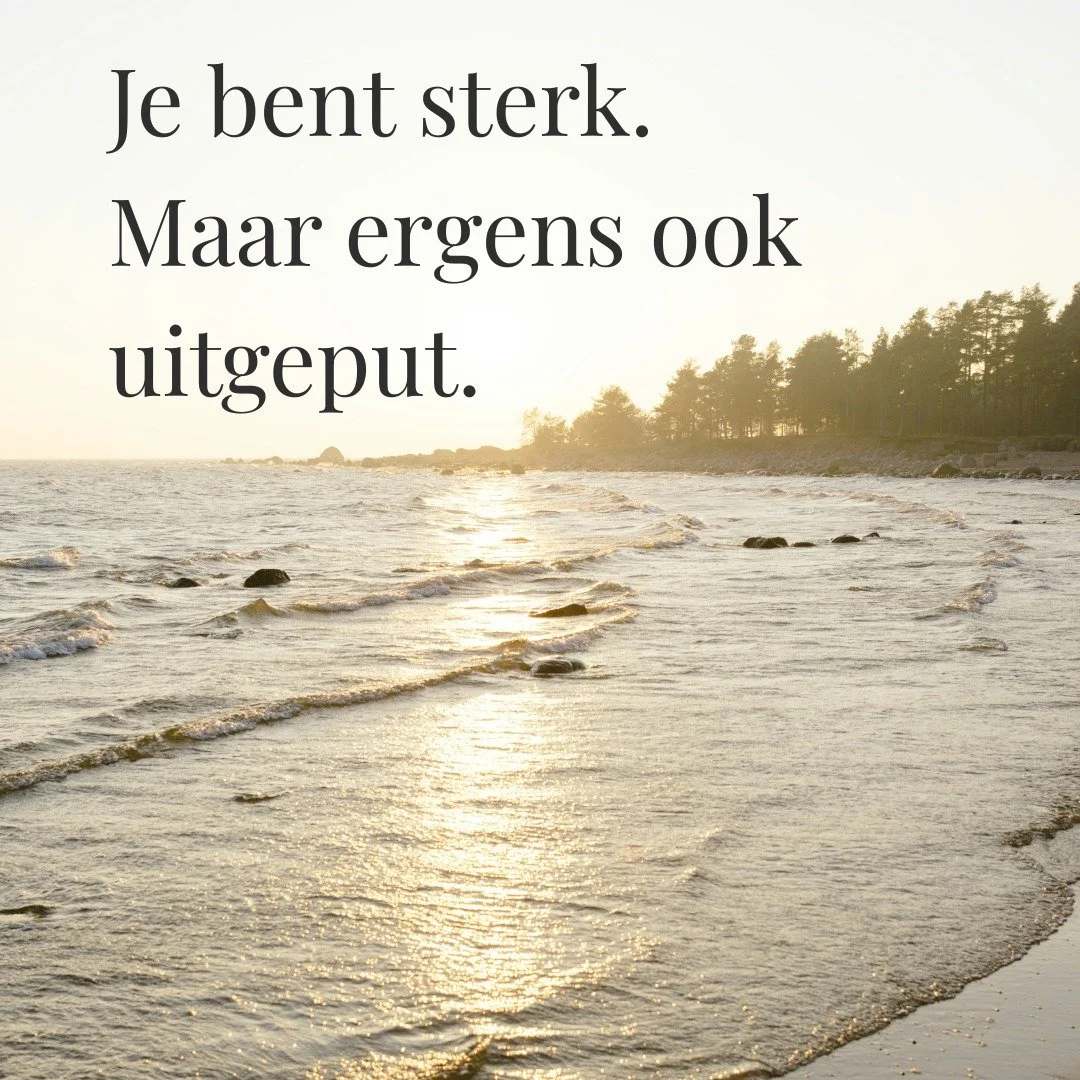 Toen ik zelf vastliep, dacht ik dat ik gewoon sterker moest zijn. 

Beter plannen. 
Meer discipline. 
Nog harder mijn best doen. 

Maar mijn lichaam wist al wat ik nog niet wilde zien. 

Ik droeg te veel. 

Werk. 
Gezin. 
Verantwoordelijkheid. 
De me