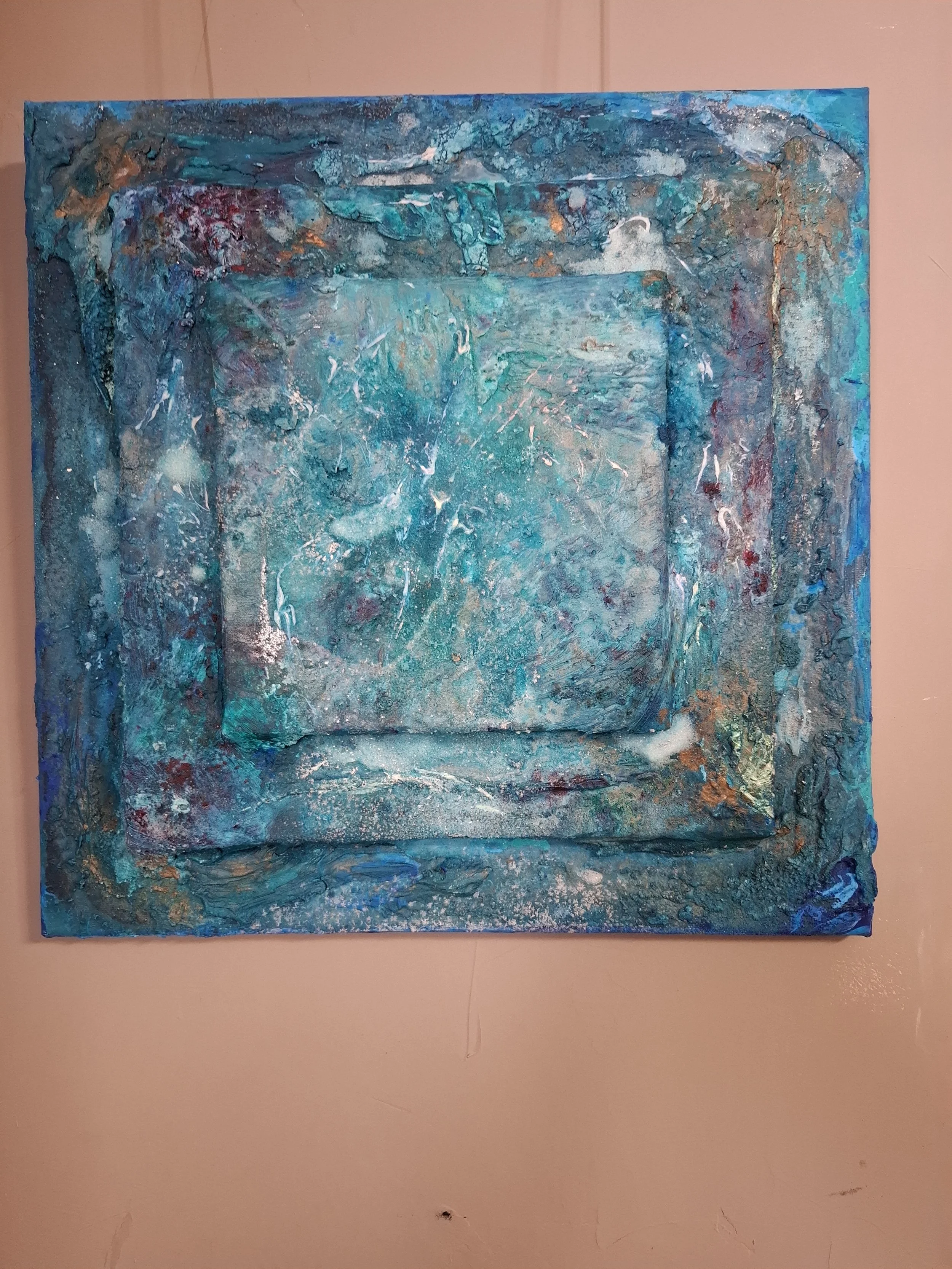 Abstraktes Gemälde mit mostly blauen, türkisen und weißen Farbflächen und strukturierter Oberfläche.