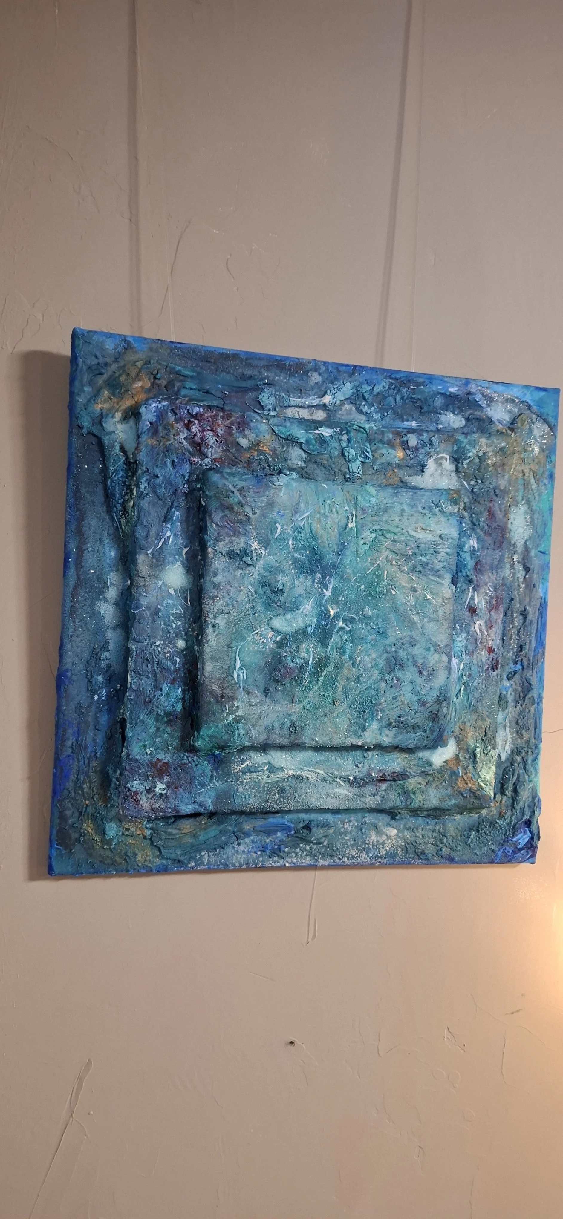 Abstraktes Gemälde in Blau- und Grüntönen, auf Leinwand gemalt, mit dicker Textur. 