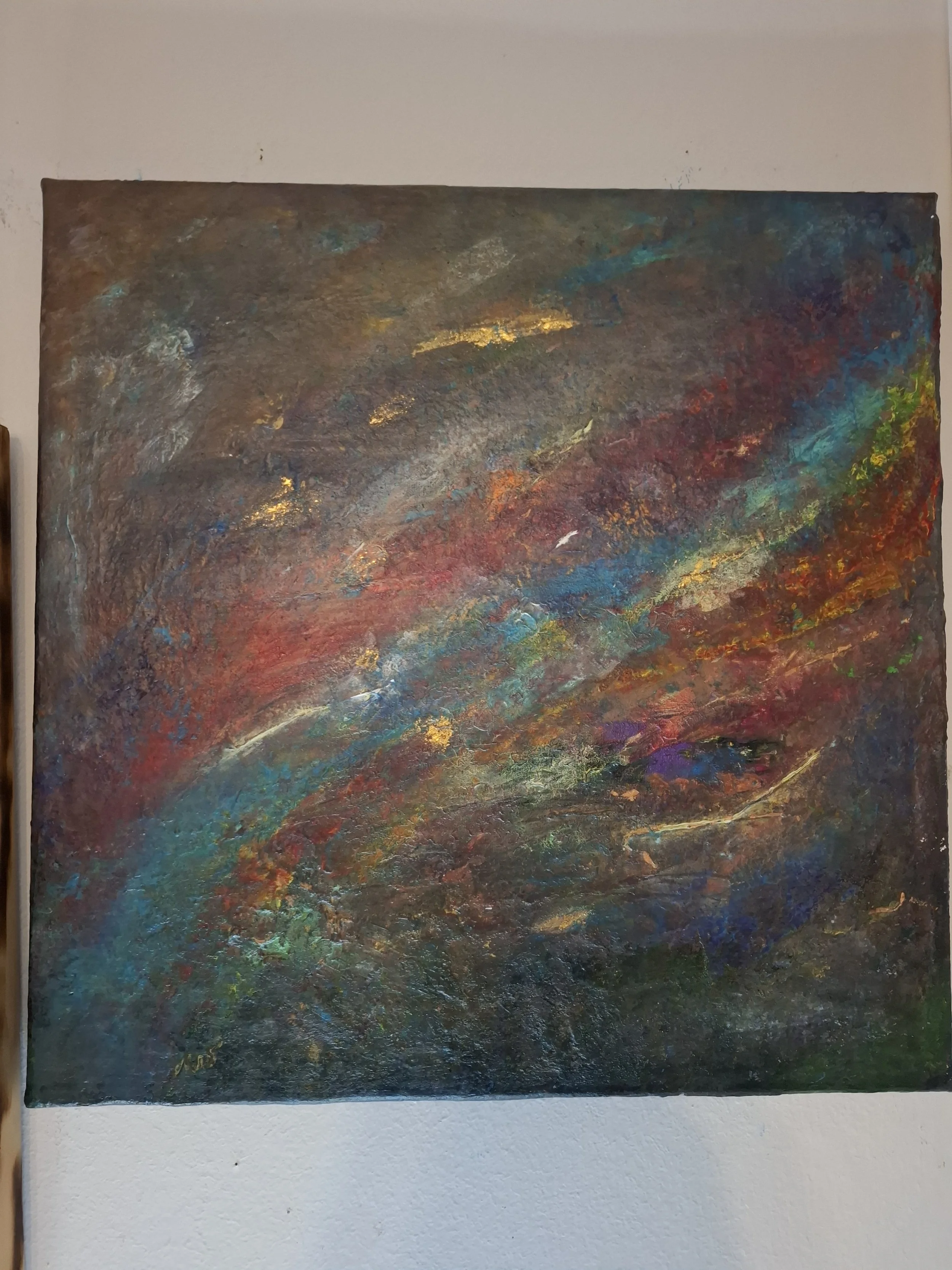 Abstraktes Gemälde mit bunten, verzerrten Farbstrichen und Texturen