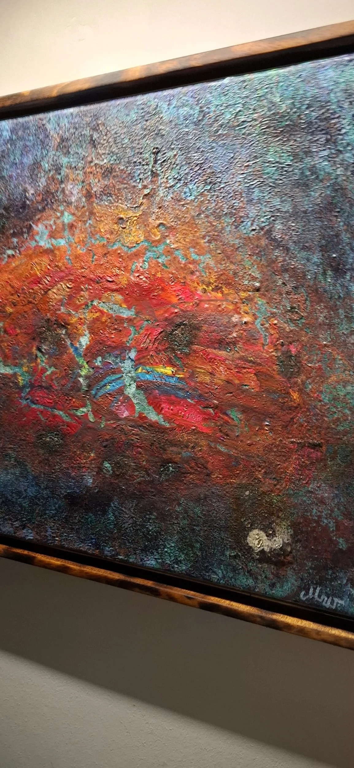 Abstraktes Gemälde mit lauter bunten Farben und strukturierter Oberfläche.