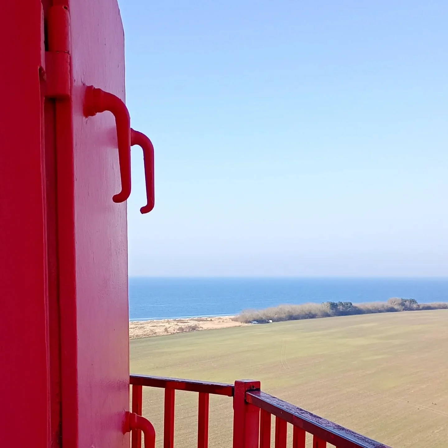 Blick auf das neue Meeresschutzgebiet vor Fl&uuml;gge in zarter Fr&uuml;hlingssonne: Die Landesregierung in Kiel stellt ganz aktuell drei weitere Gebiete in der Ostsee unter Schutz als Teil des Aktionsplans Ostseeschutz.

Darunter befindet sich auch 