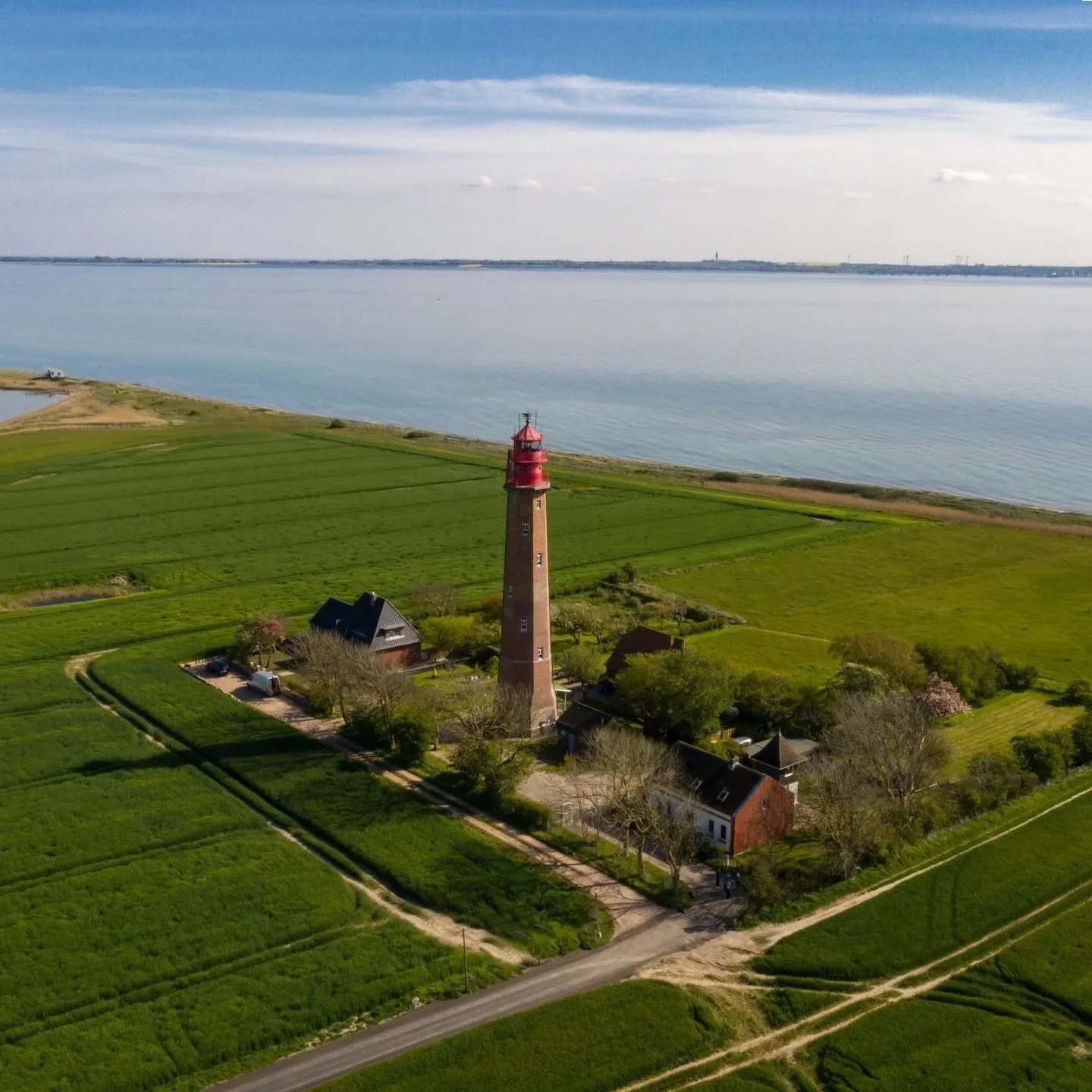 Neustart am Leuchtturm Fl&uuml;gge: Caf&eacute; unter neuer Leitung

P&uuml;nktlich zum Osterwochenende &ouml;ffnet das Caf&eacute; am Leuchtturm Fl&uuml;gge unter neuer Leitung wieder seine T&uuml;ren. Verantwortlich f&uuml;r den Neustart ist das Te