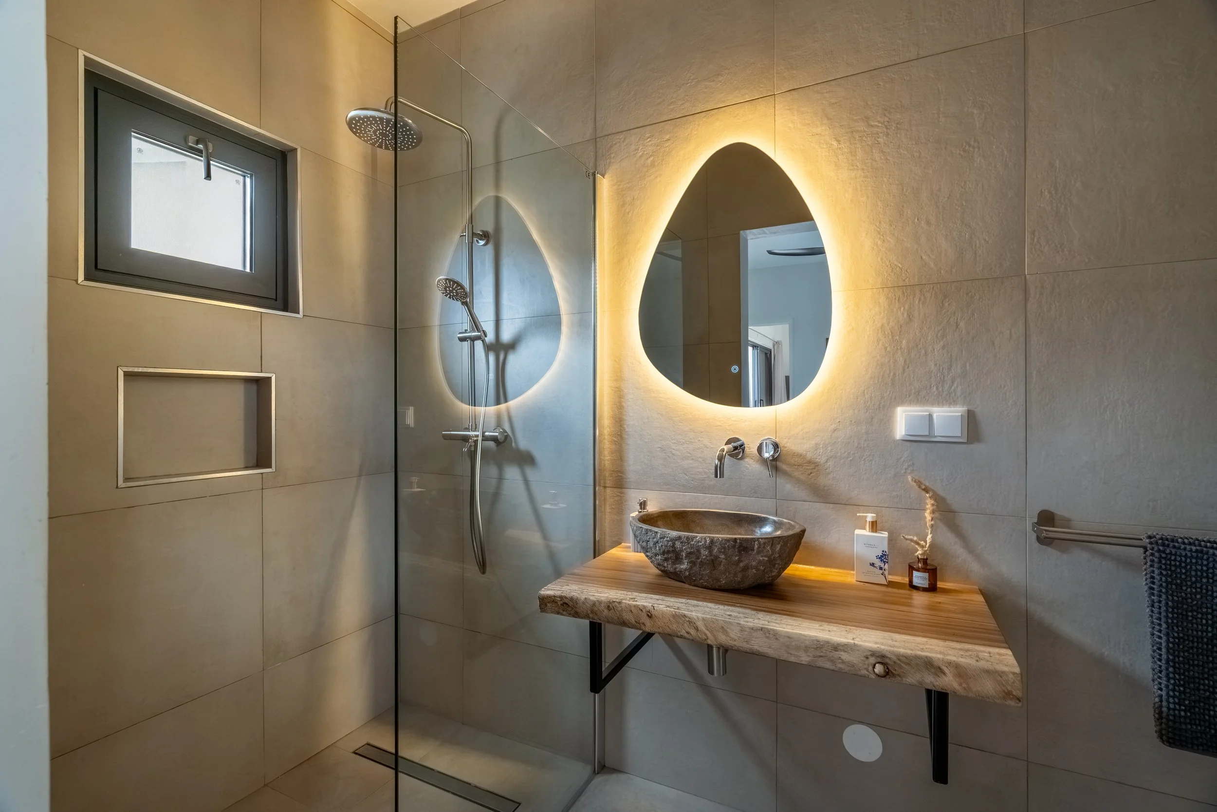 SV_Emma Luxury Suites_Suite 4-2.jpg