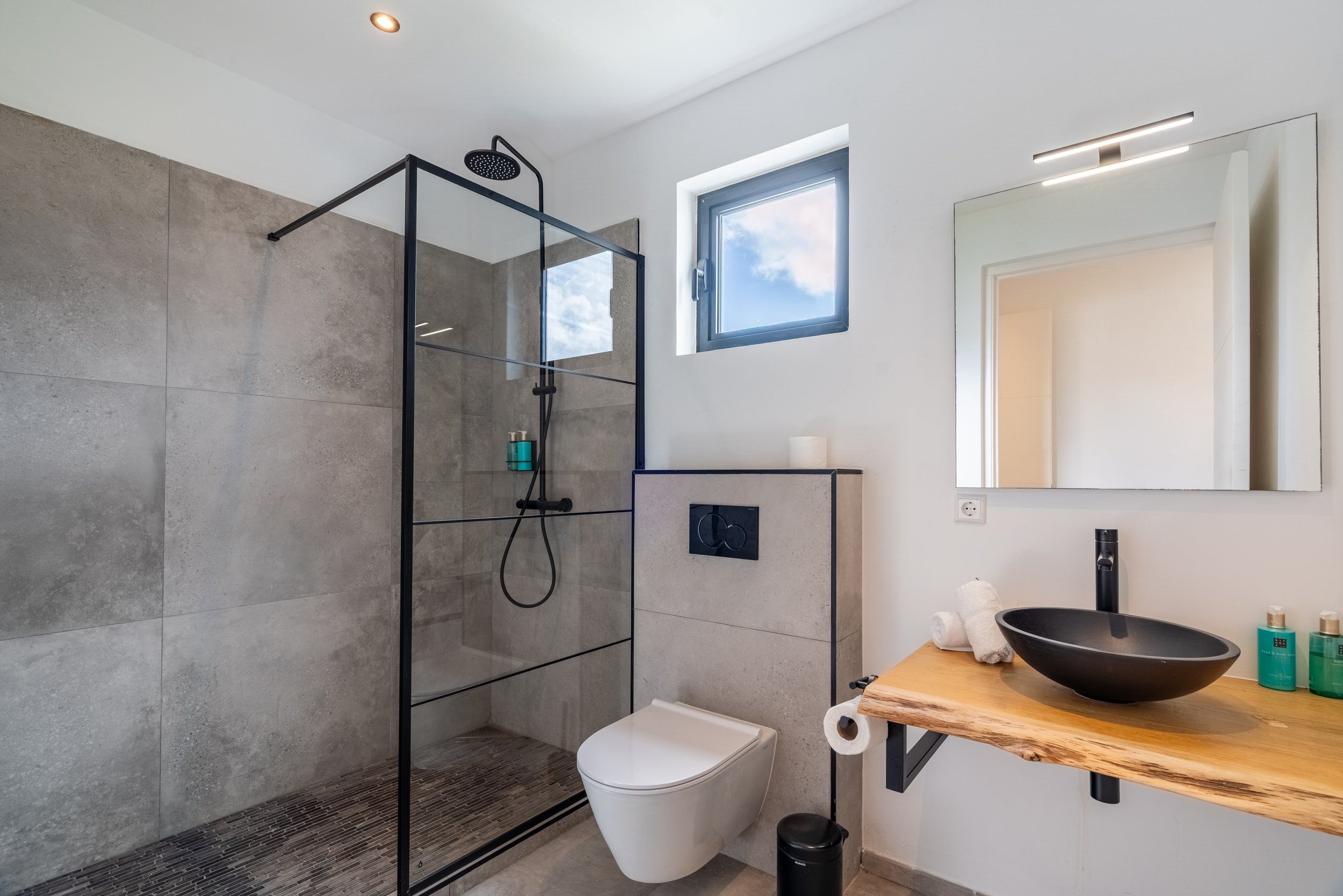 SV_Sotheby's_LXRY Villa 11_Slaapkamer 1-6.jpg