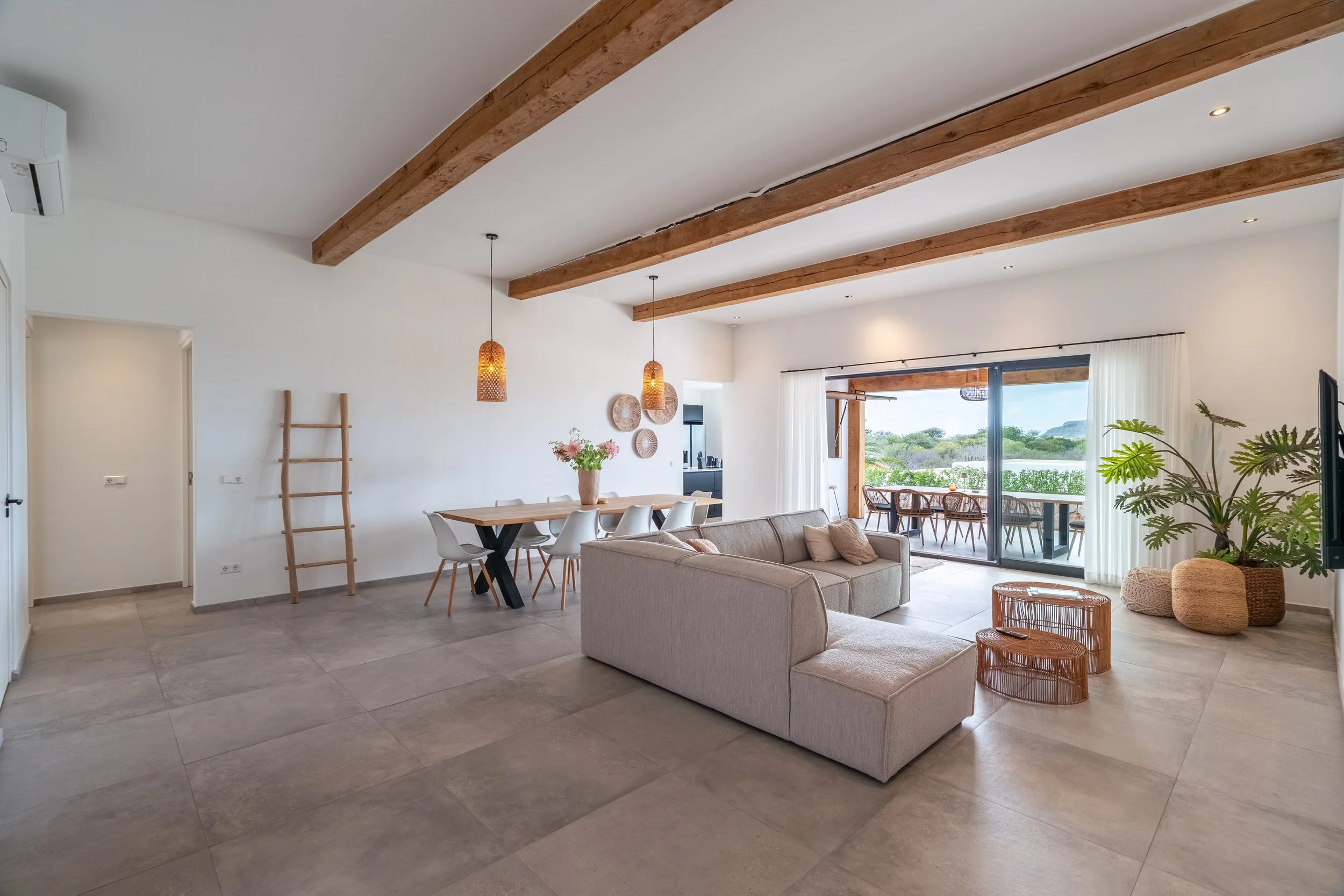 SV_Sotheby's_LXRY Villa 11_Woonkamer-2.jpg