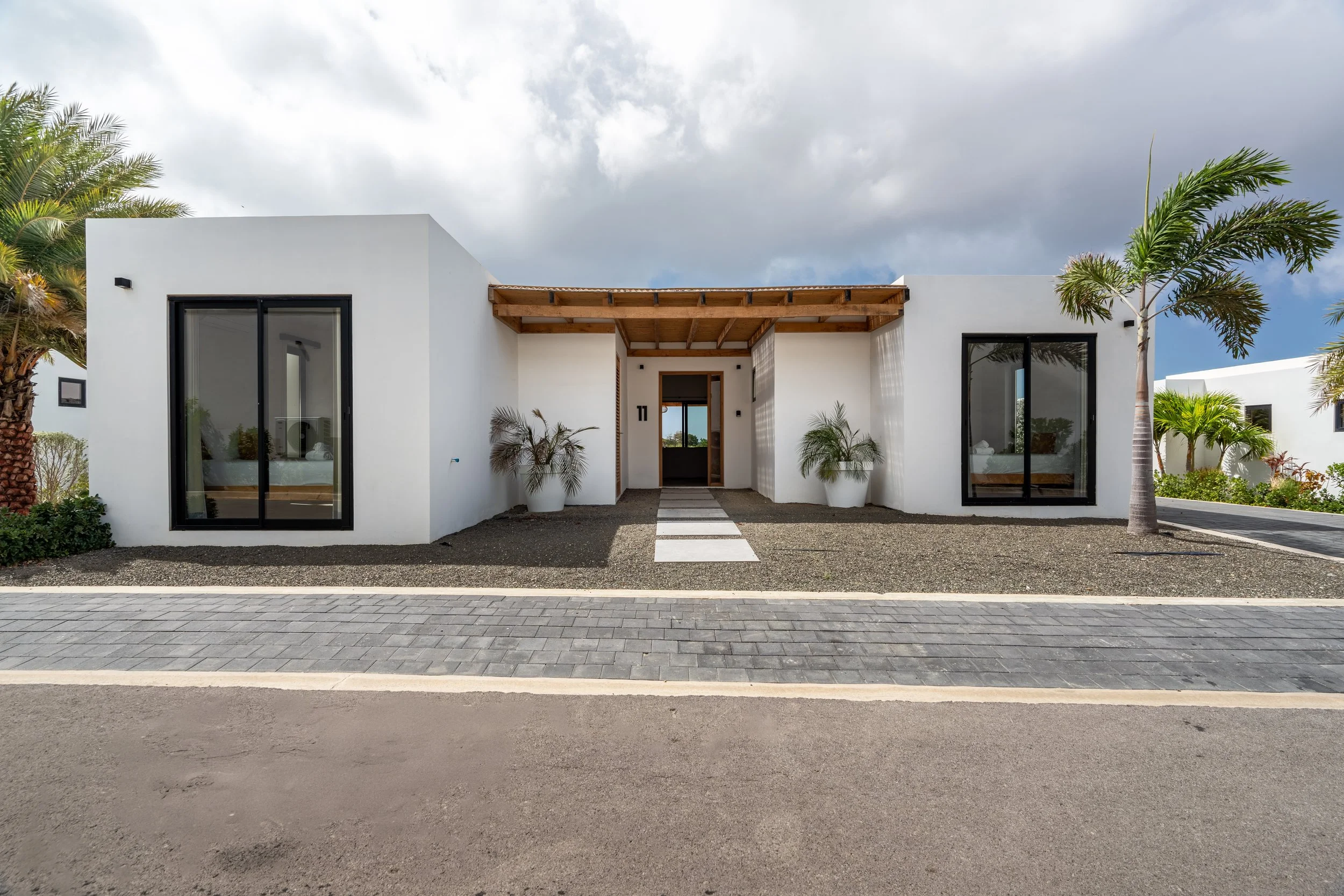 SV_Sotheby's_LXRY Villa 11 _Voorkant-1.jpg