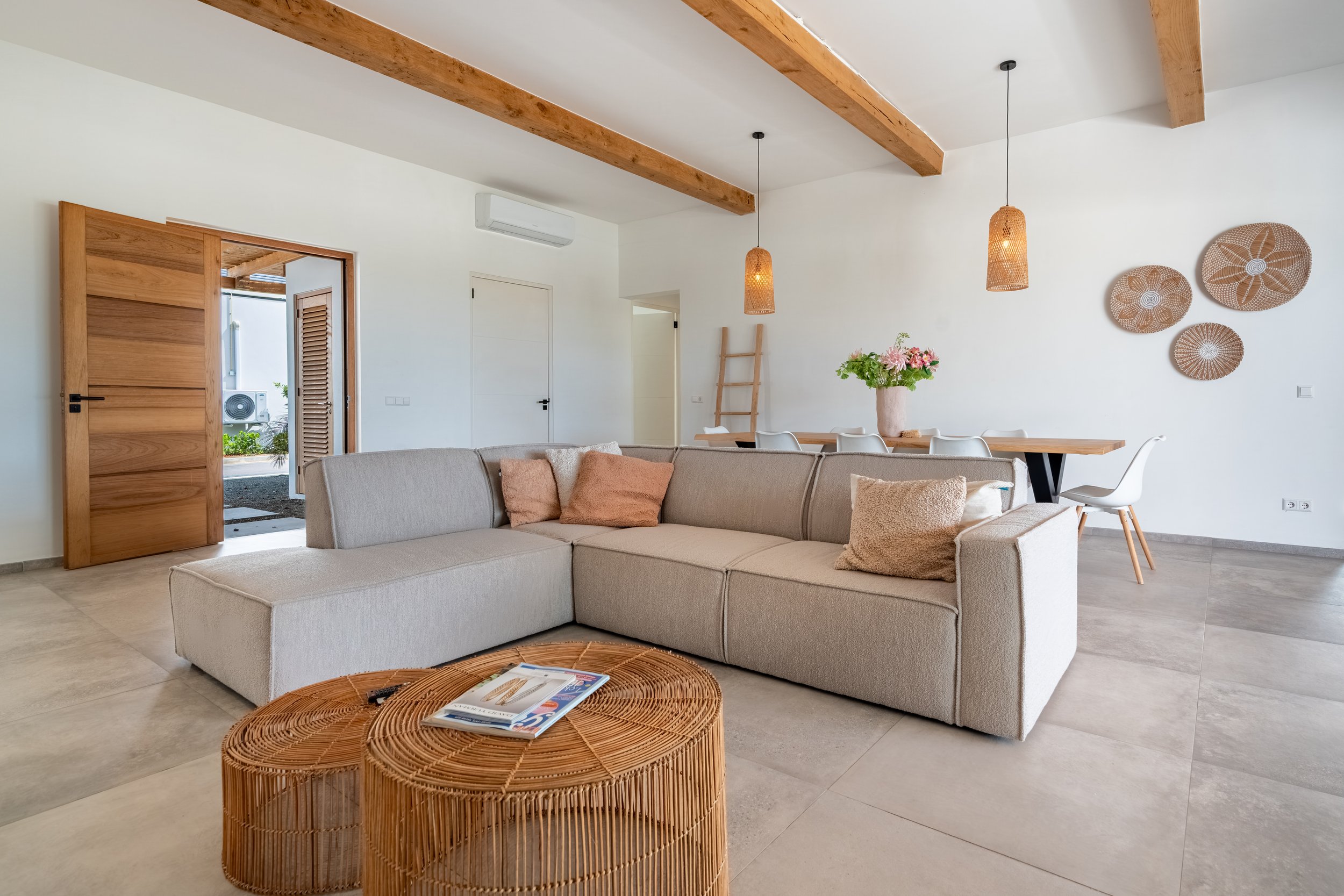SV_Sotheby's_LXRY Villa 11_Woonkamer-7.jpg