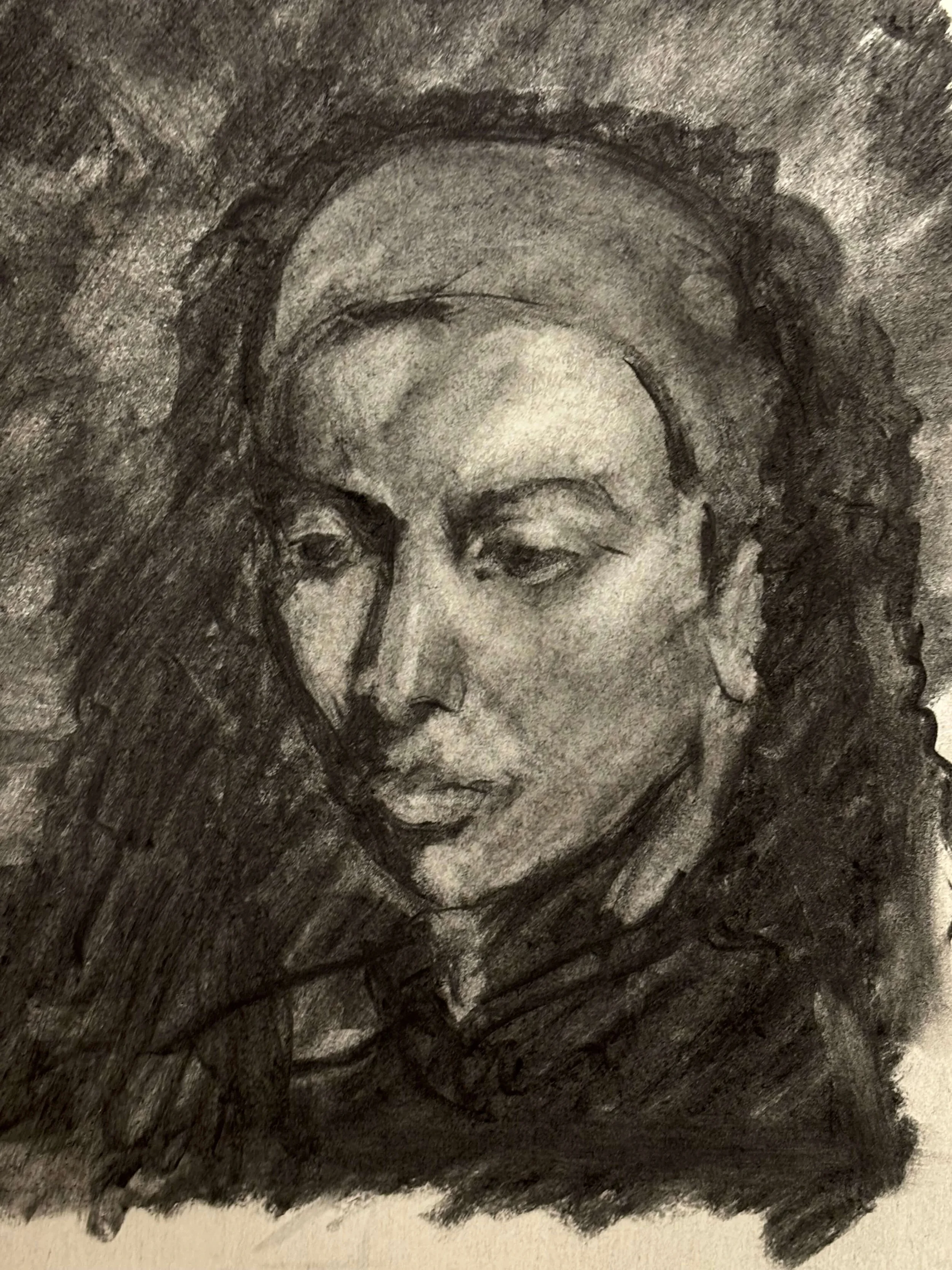 een houtskoolschets van een vrouwelijk portret als voorstudie