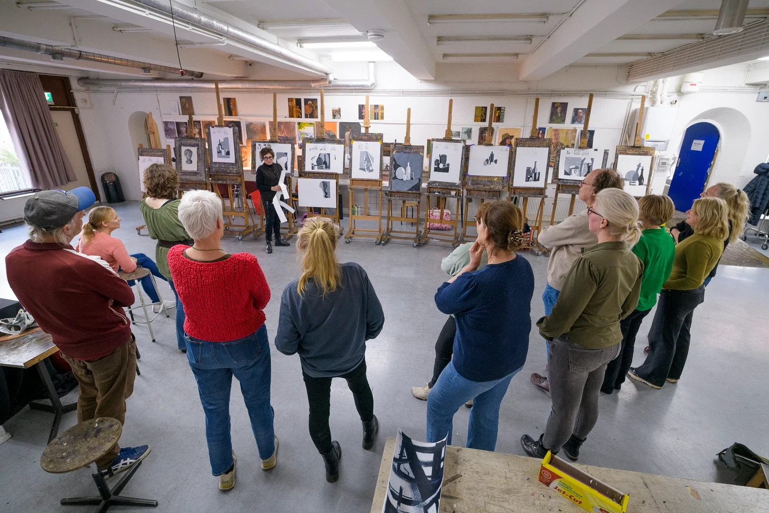 werkbespreking in een groep basisscholing studenten (Copy)