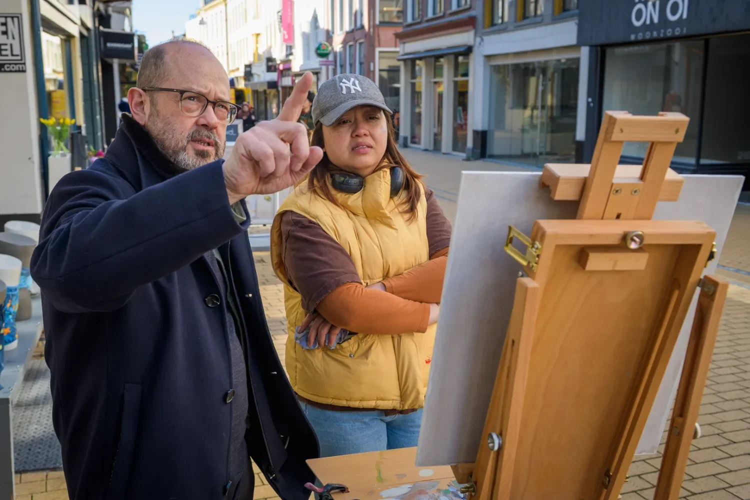docent masterscholing geeft student aanwijzingen