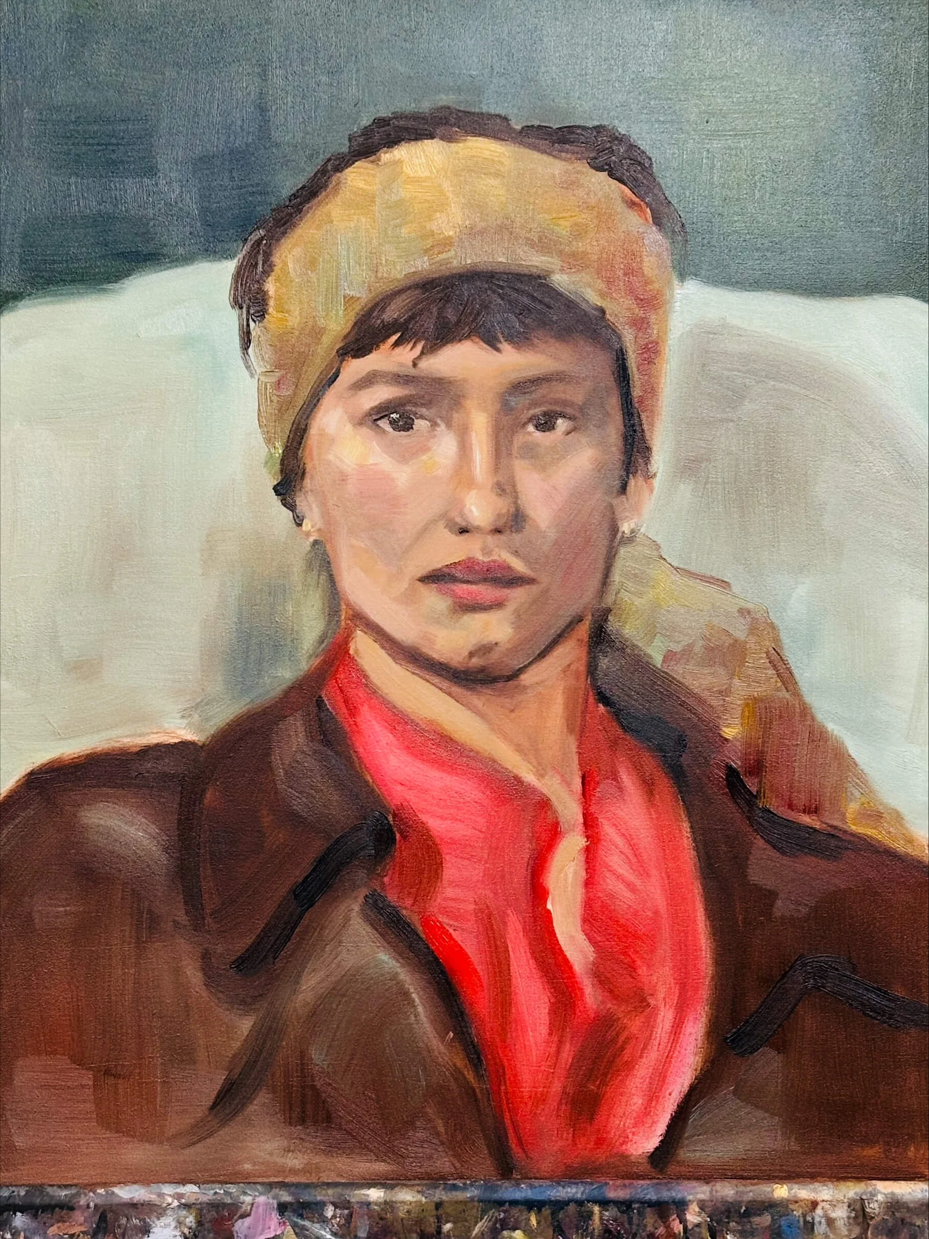 een geschilderd portret van een vrouw met een hoofdband