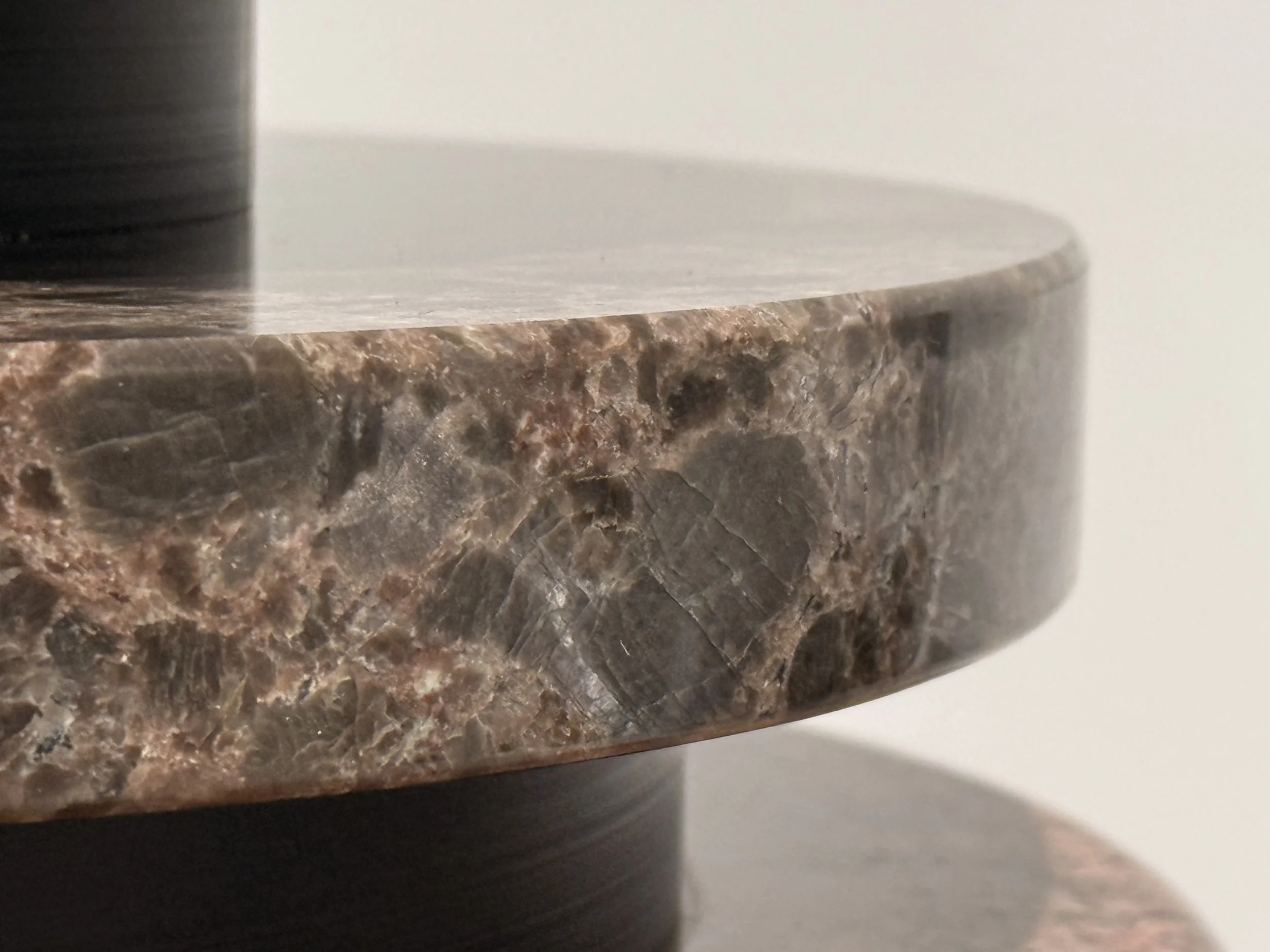 Eased Edge A clean, slightly softened 90-degree edge. Simple, modern, and the most popular choice for a sleek, understated look.