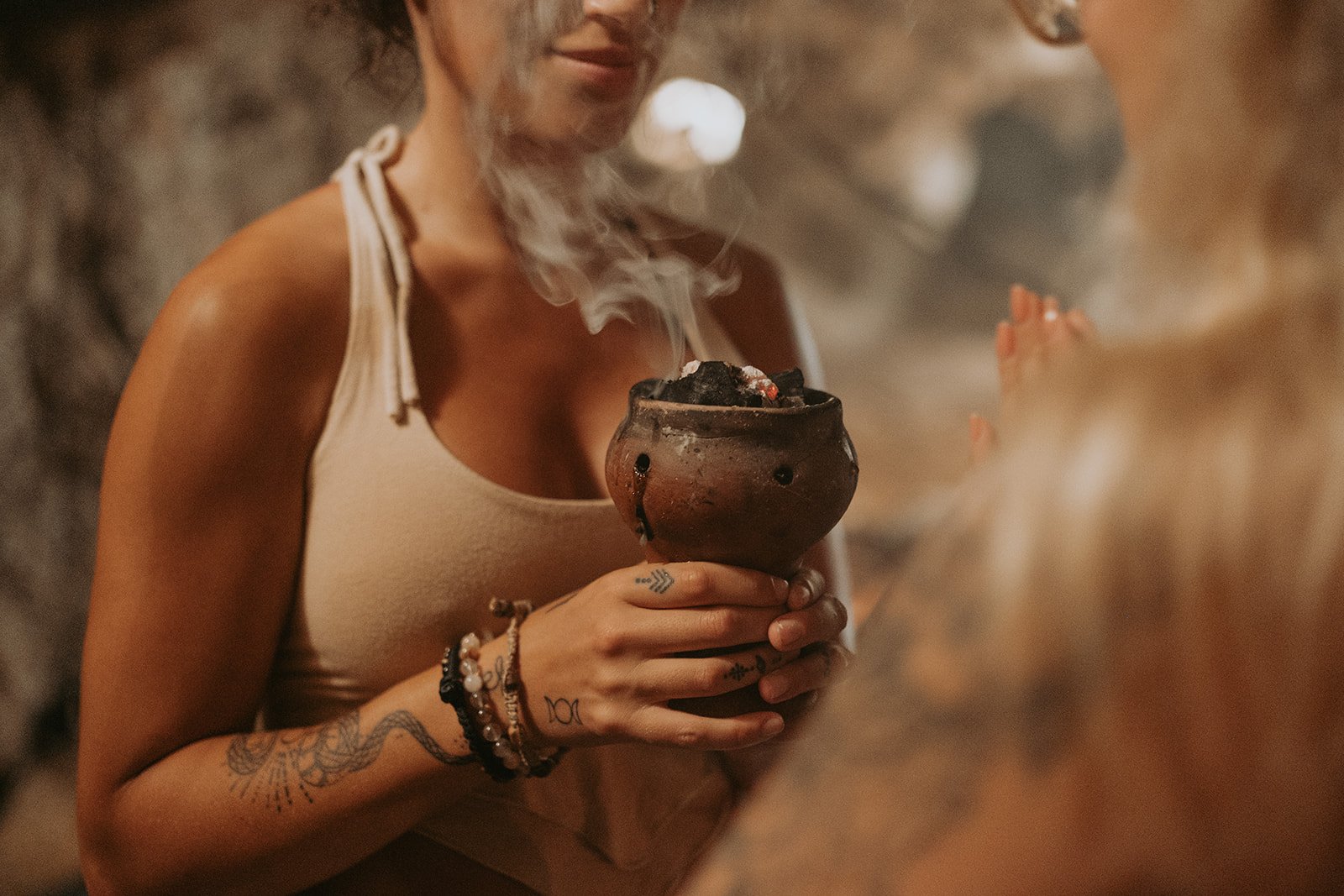 Breathwork dans une grotte lors d'une retraite au Mexique avec Amélie Girard et Carolane Perron-Labelle