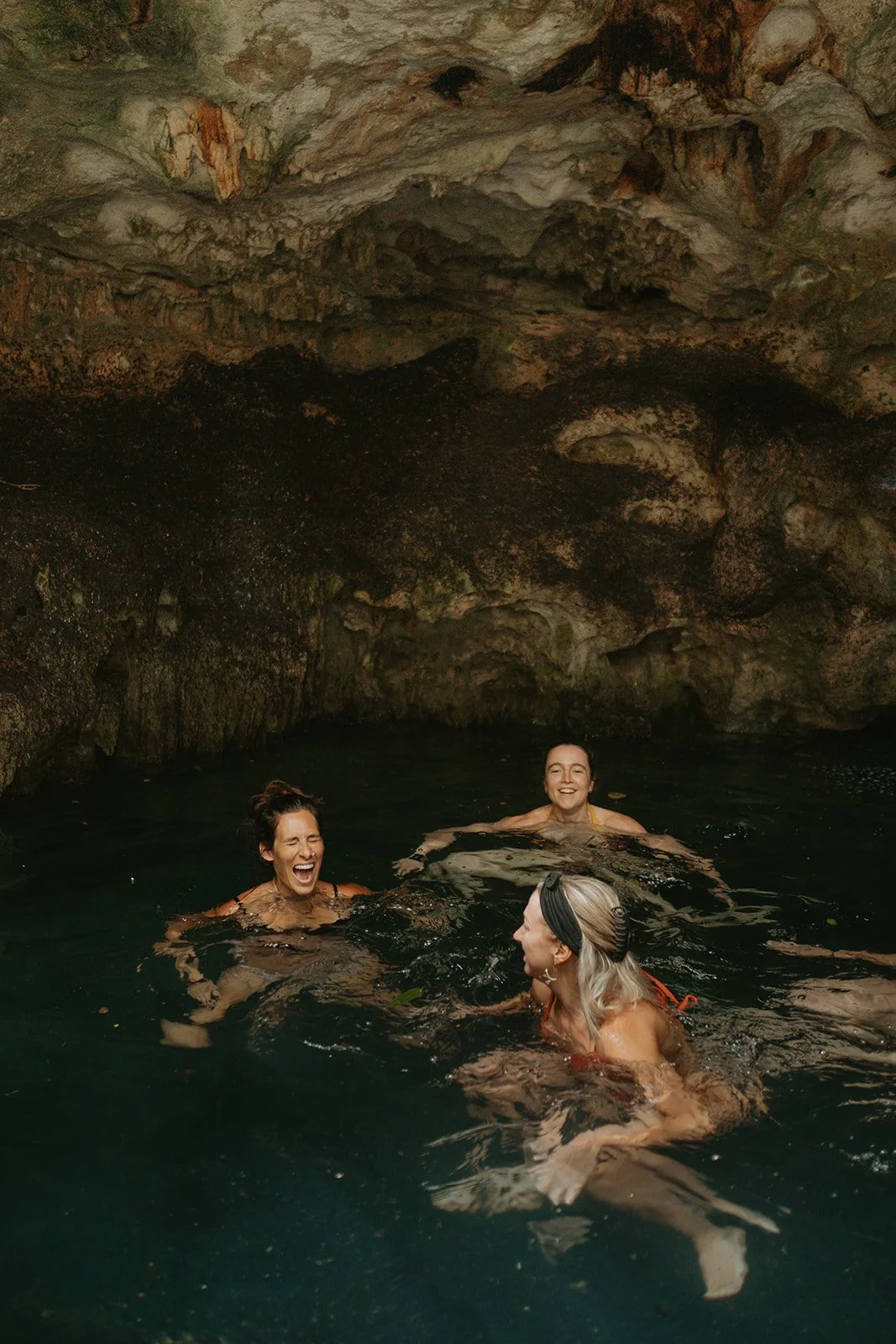 Cenote lors d'une retraite breathwork au Mexique avec Amélie Girard et Carolane Perron-Labelle