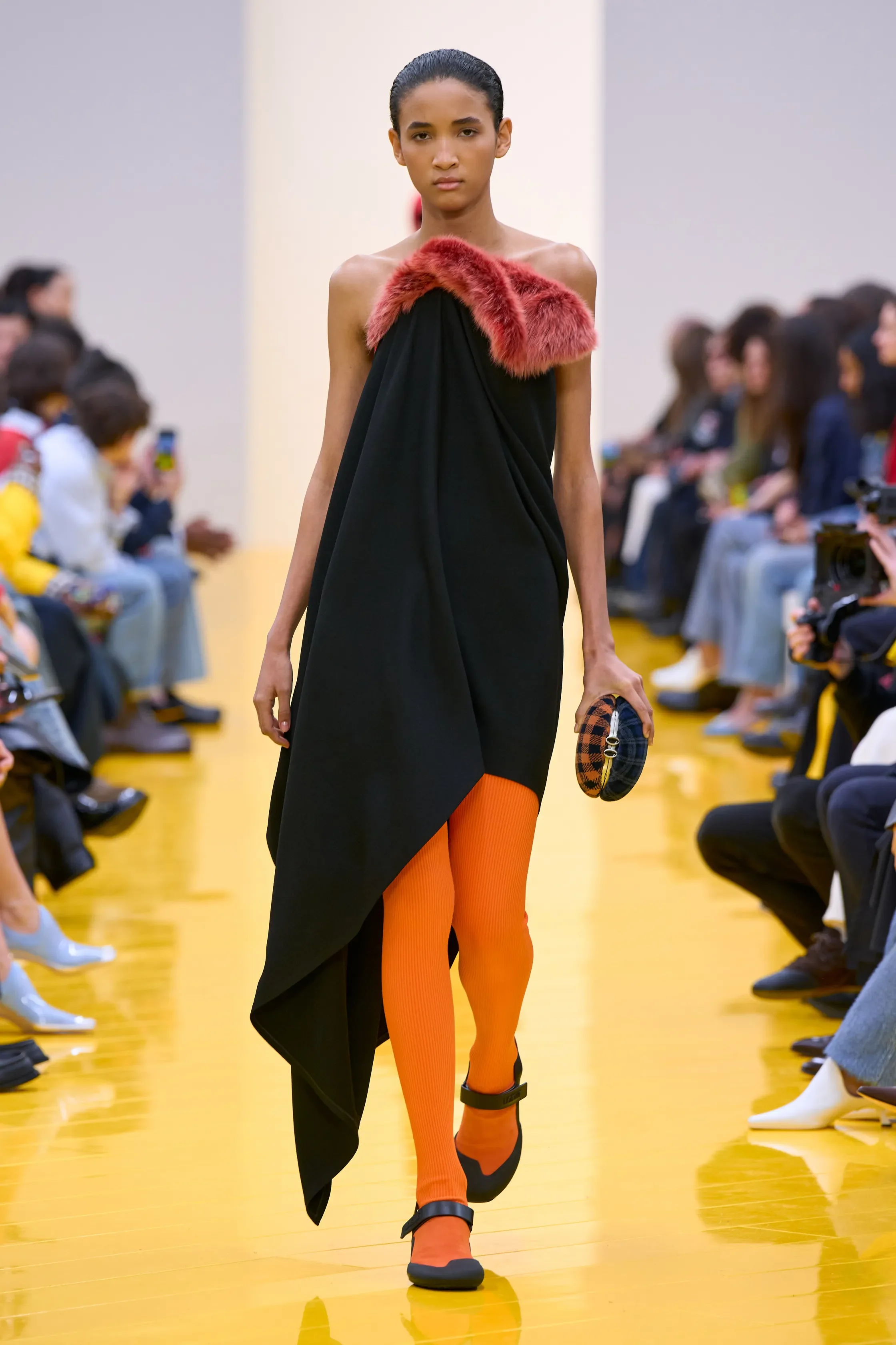 00030-loewe-fall-2026-ready-to-wear-credit-gorunway.webp