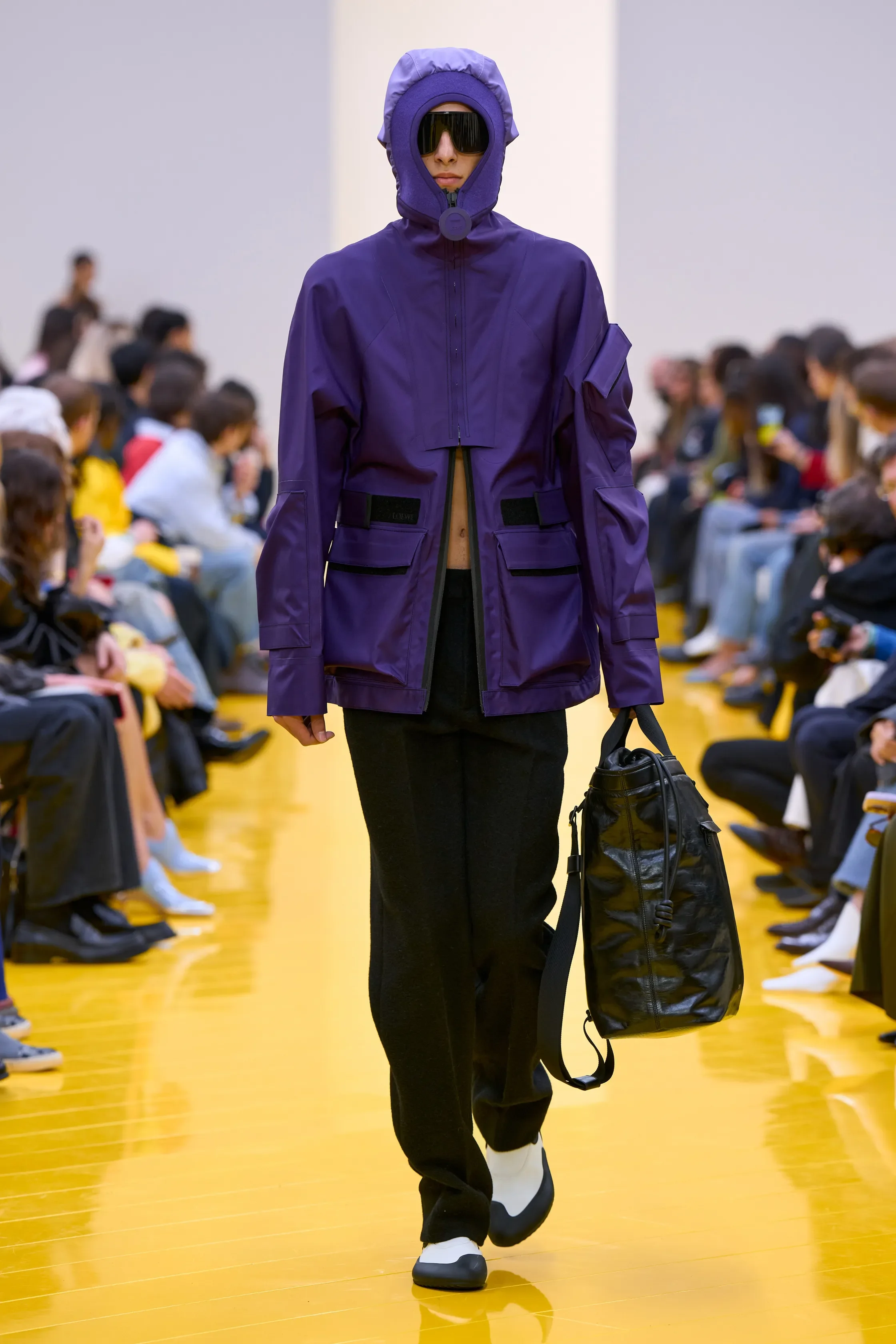 00059-loewe-fall-2026-ready-to-wear-credit-gorunway.webp