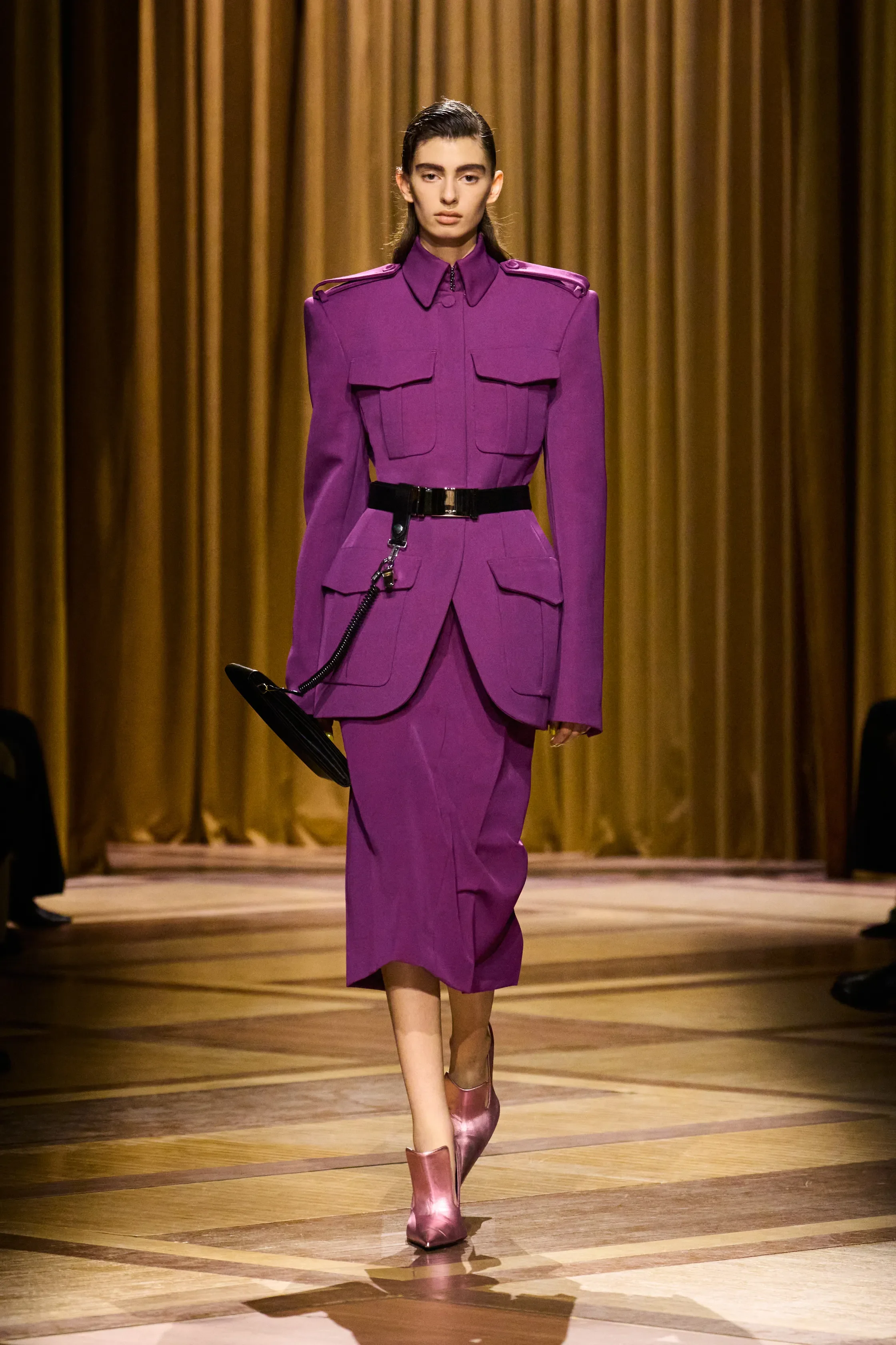 00007-mugler-fall-2026-ready-to-wear-credit-gorunway.webp