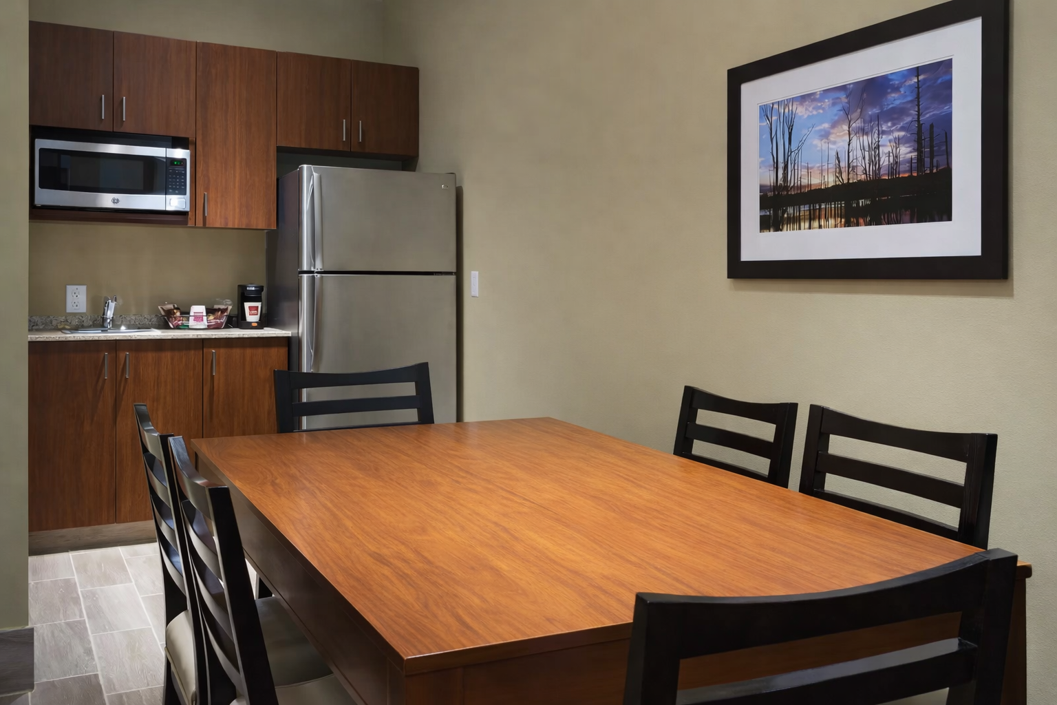 King Mastersuite Kitchen.png