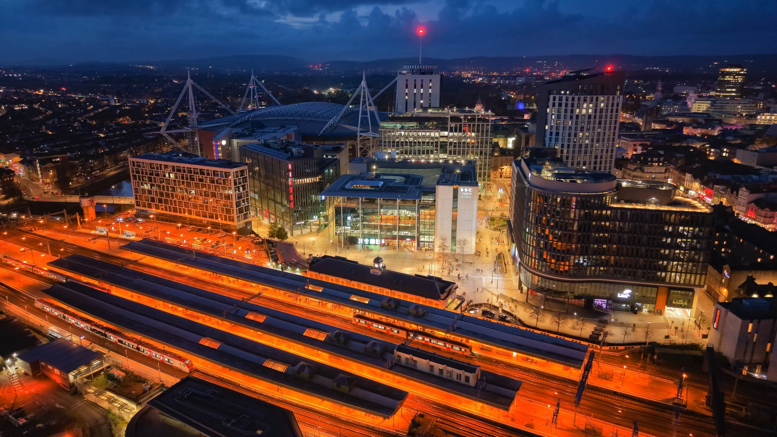 📍 Cardiff: Connected to the UK, Designed for Student Life

Just a 5 minute walk from @cavcinsta City Centre Campus, Central Square is at the heart of Wales&rsquo; capital city. 

With Cardiff Central railway station right on our doorstep, students c