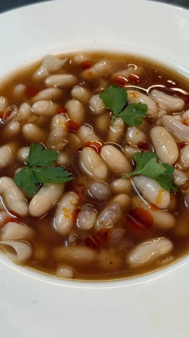white riñon bean - bone broth - habanero