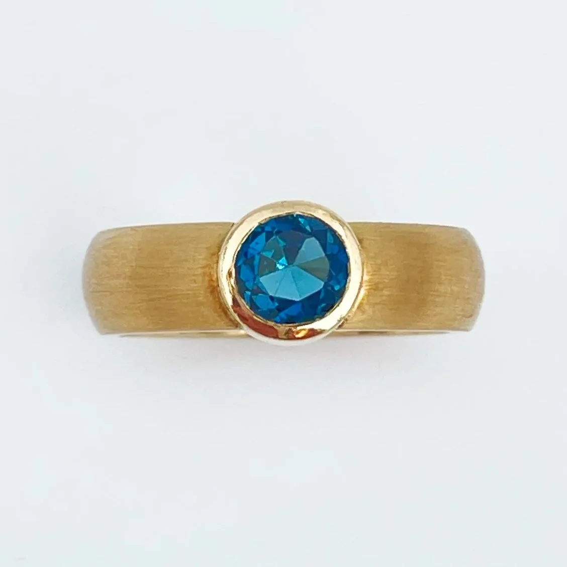 Topaz18KRing_topview.jpg