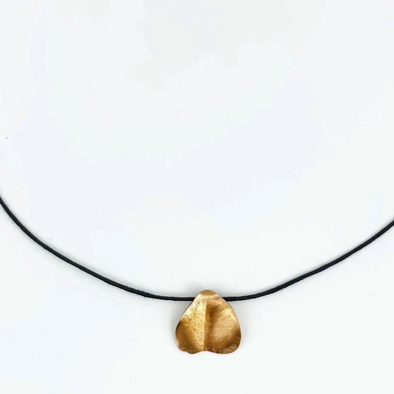RosePetal18KPendant_overview.jpg