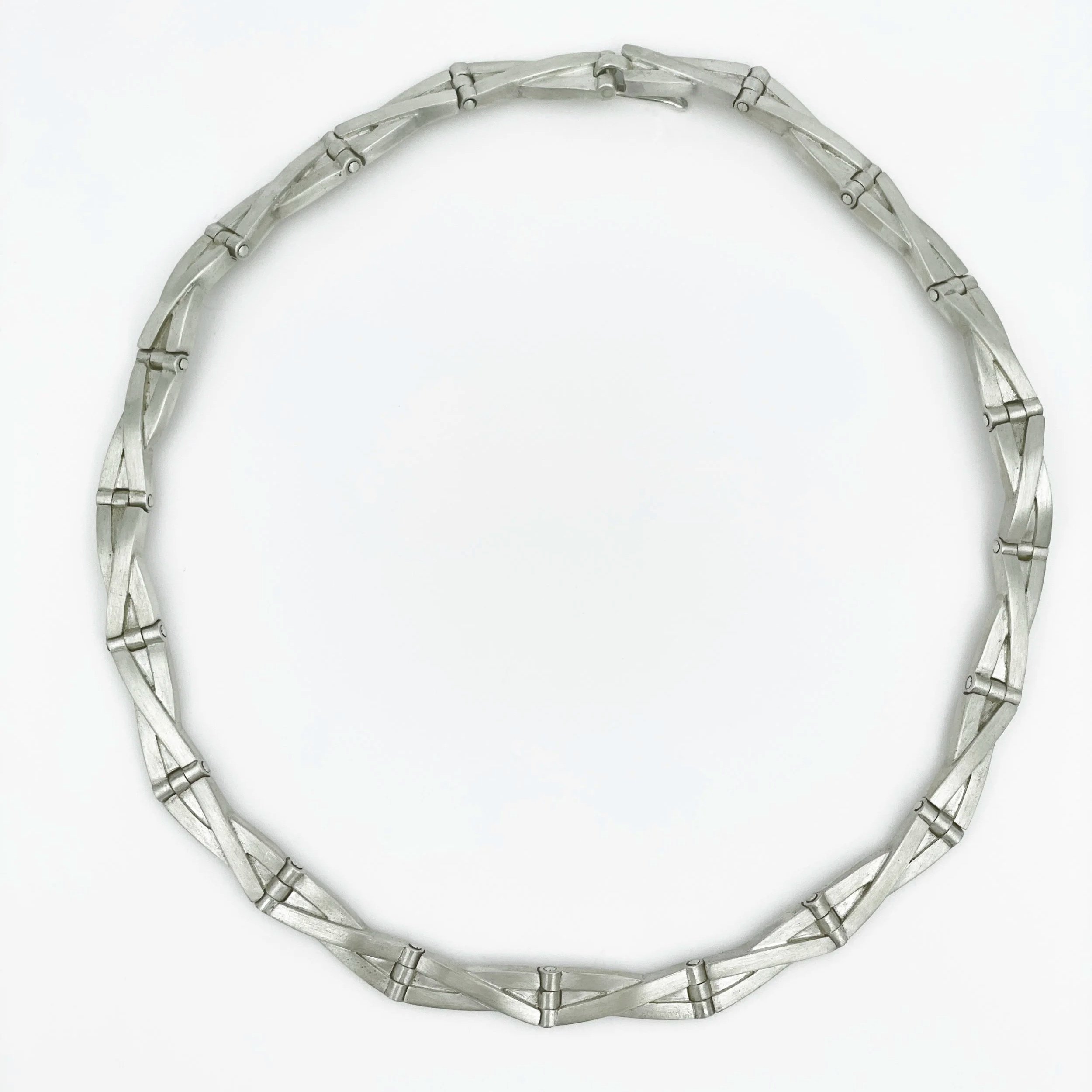 ThreebandNecklace_topview.jpg