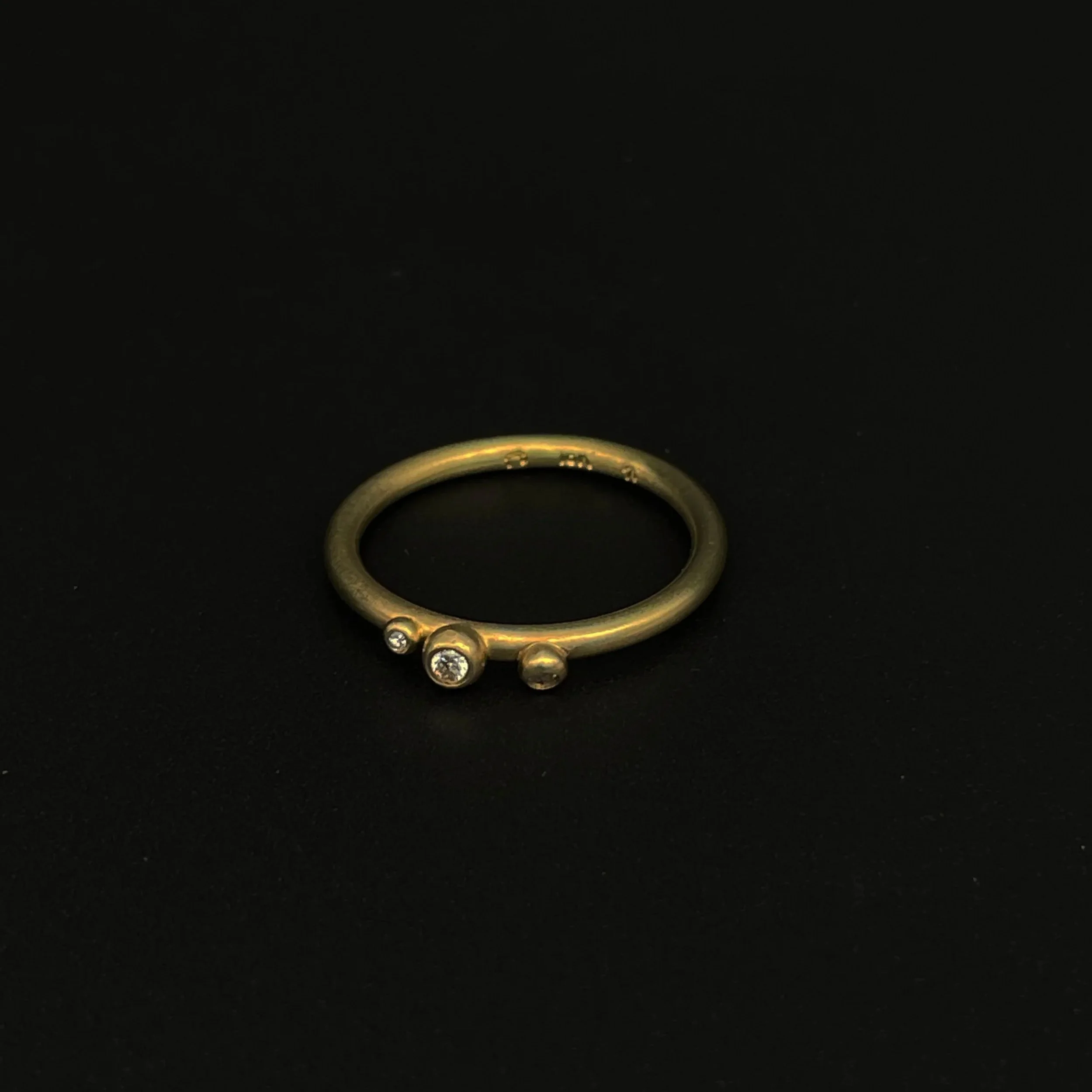 Meraki18K3Diamonds_layingBlack.jpg