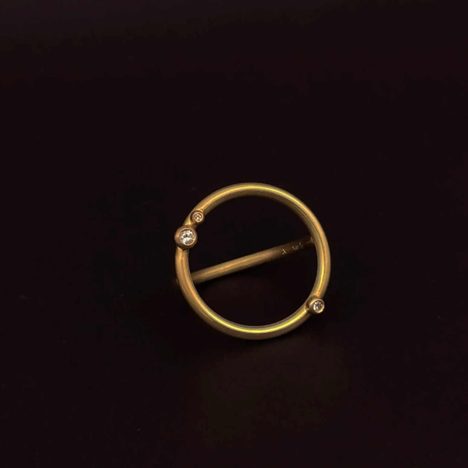 Meraki18KCircle3Diamonds_layingBlack.jpg