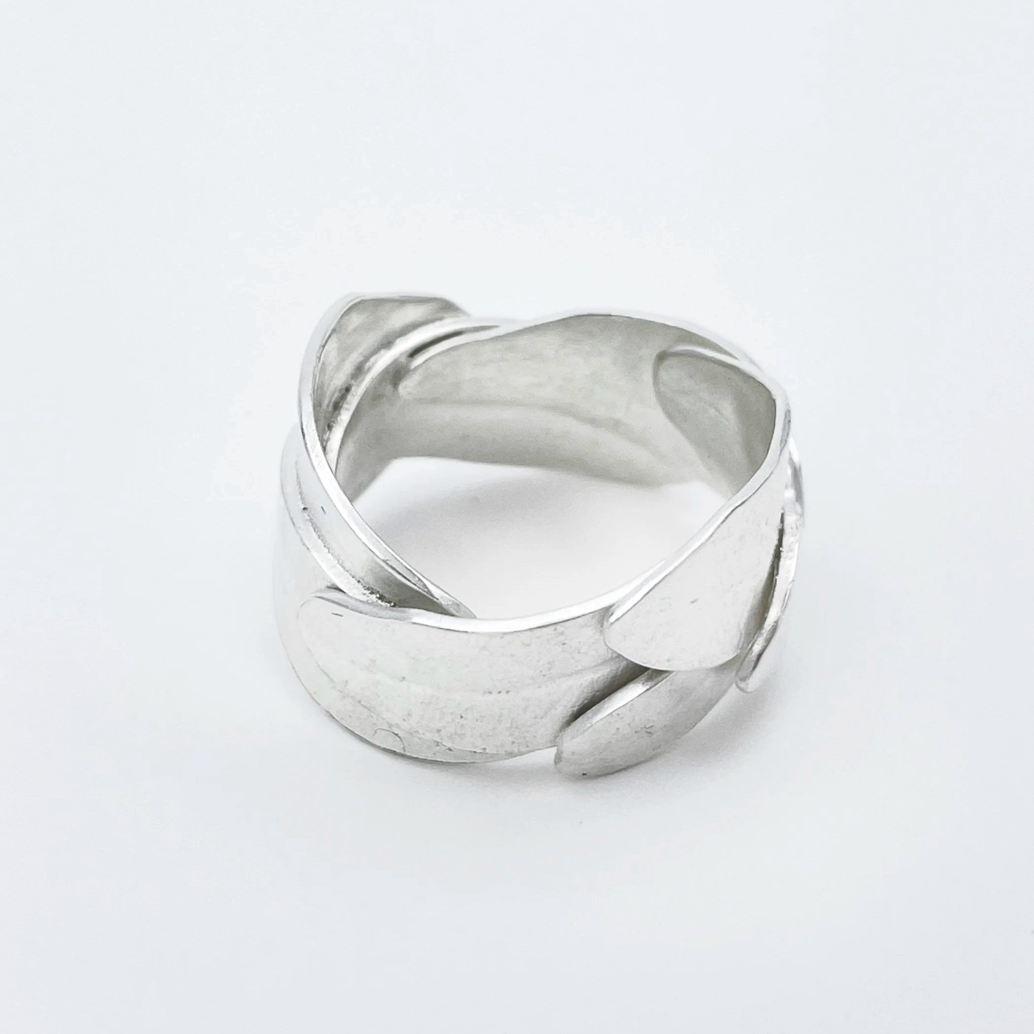 Leaves9Ring_laying.jpg