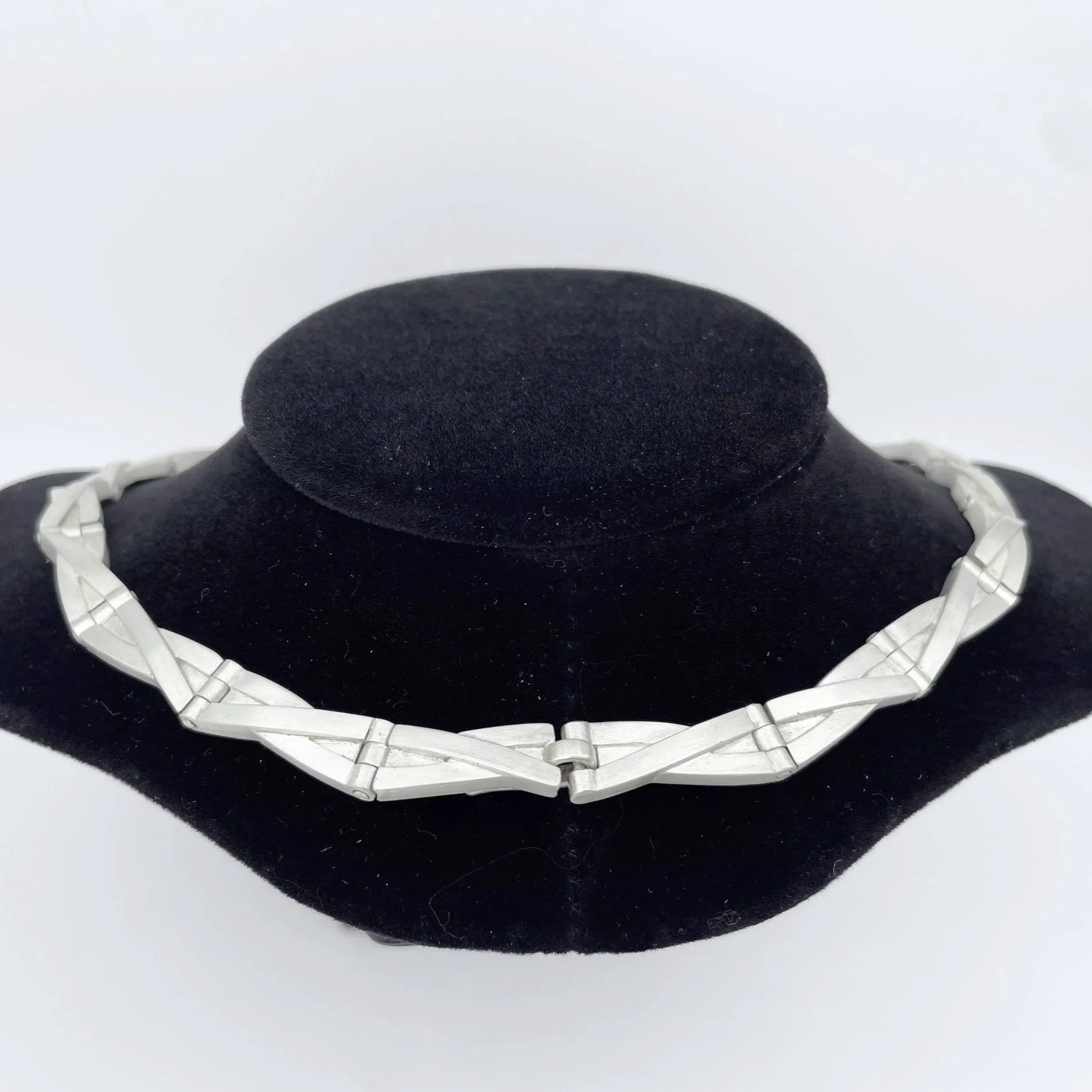 ThreebandNecklace_onbustclaspdetail.jpg