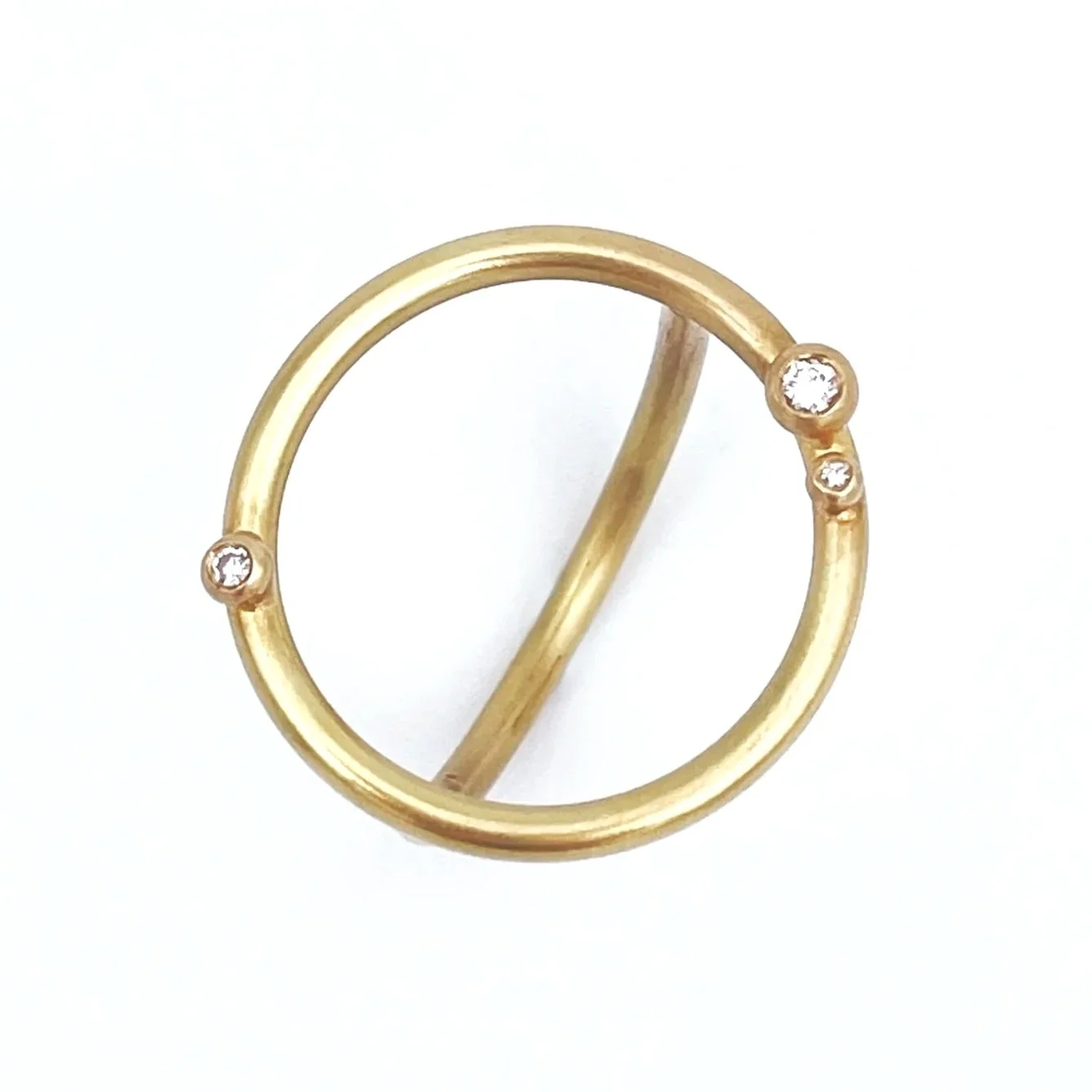 Meraki18KCircle3Diamonds_topview.jpg