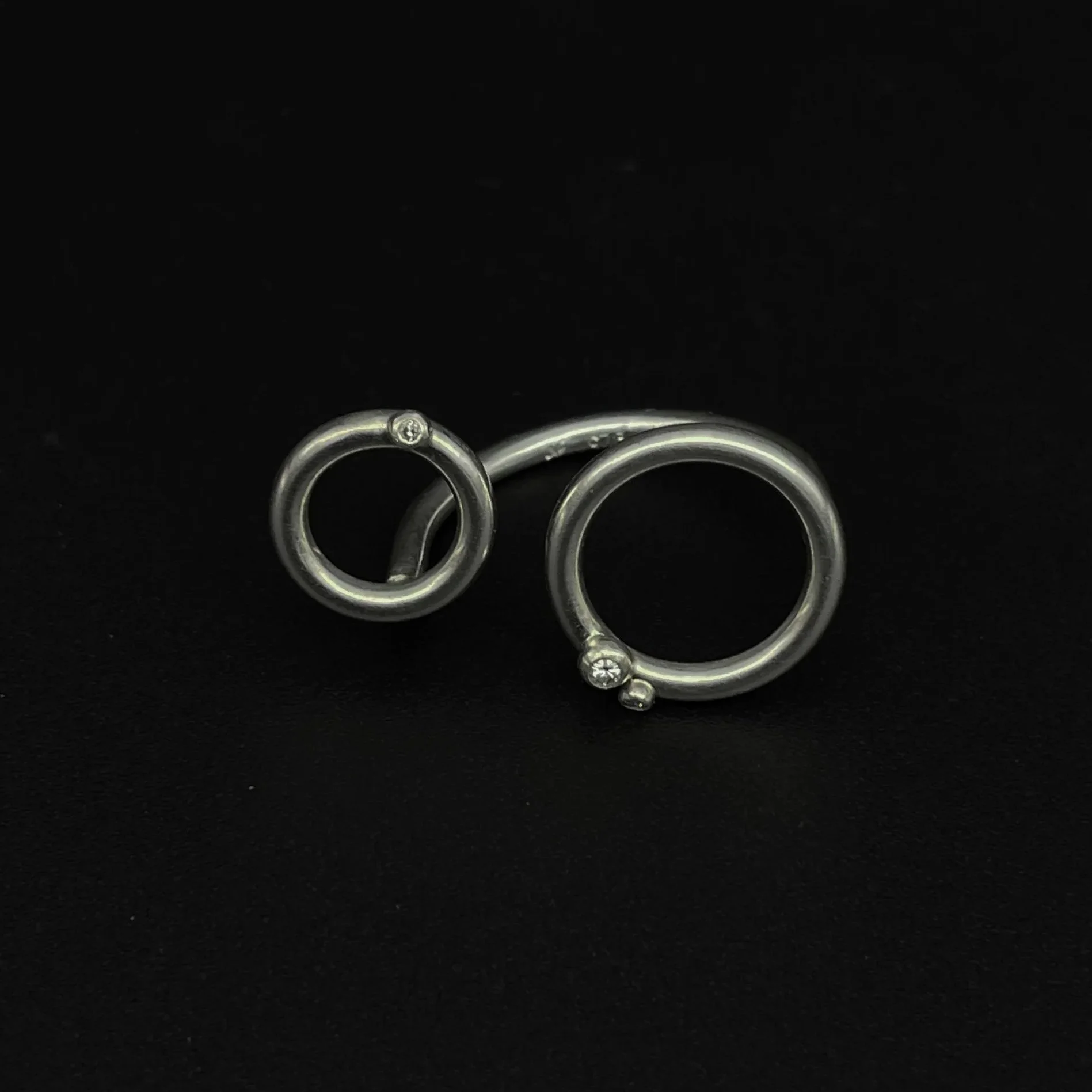 MerakiSS2Circle3Diamonds_layingBlack.jpg