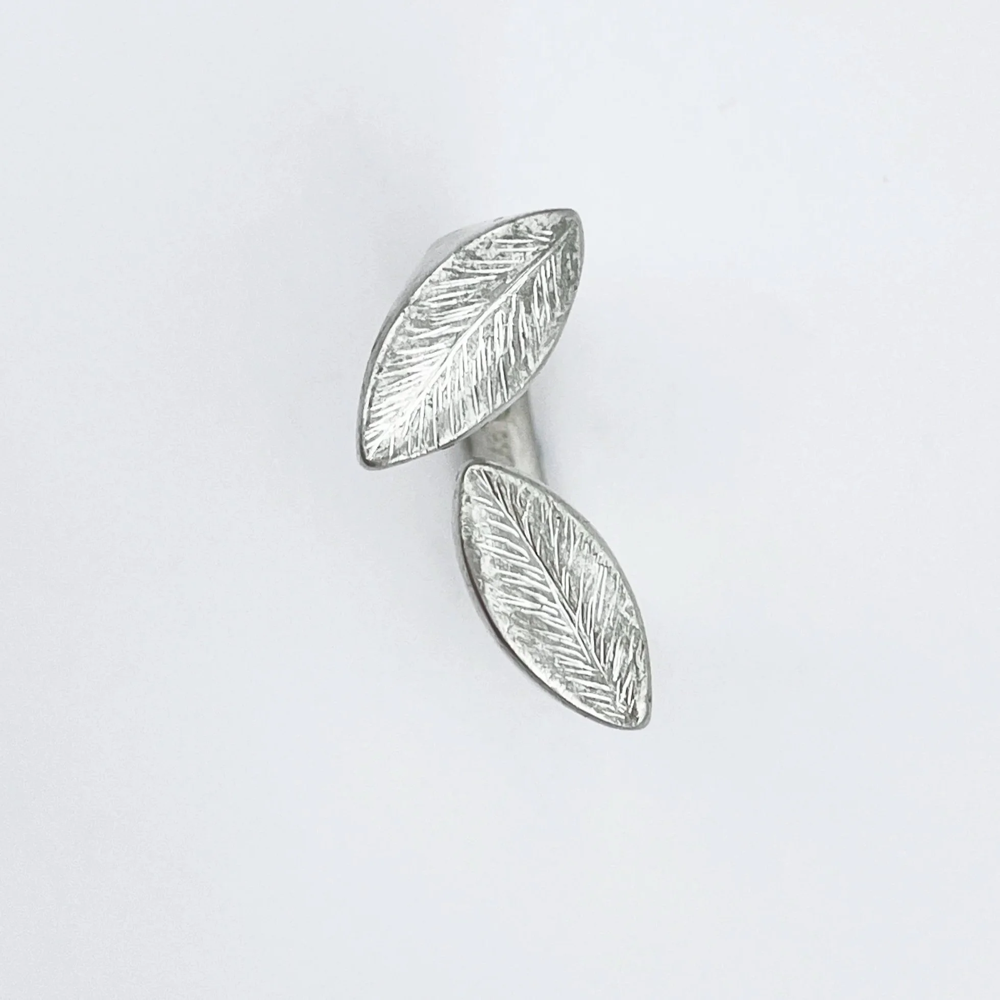 LeafSignet2DiagonalRing_topview.jpg