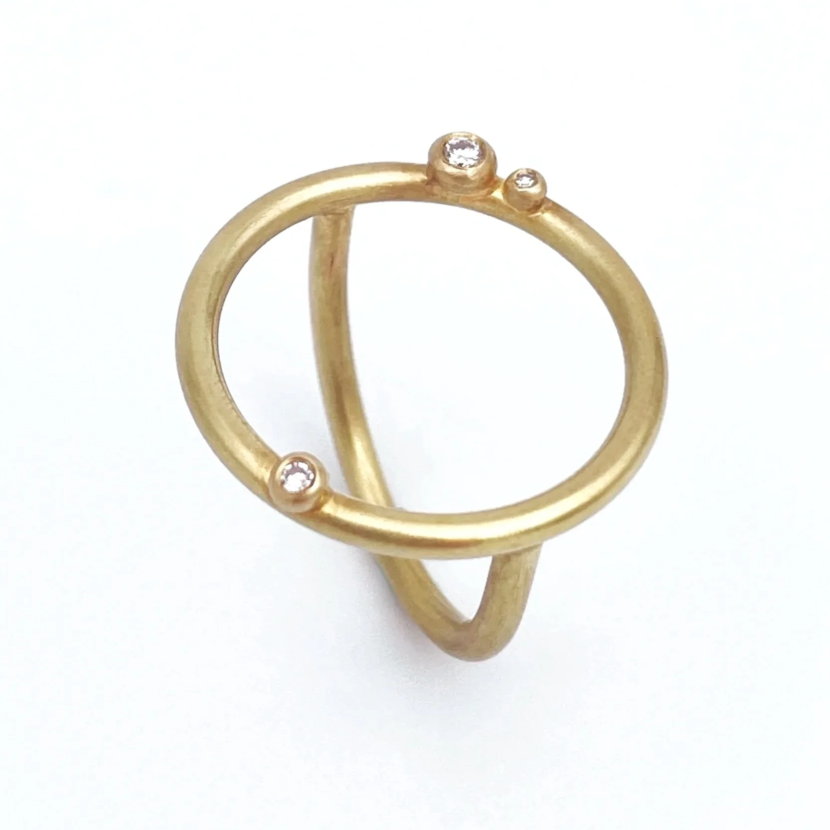 Meraki18KCircle3Diamonds_upright.jpg