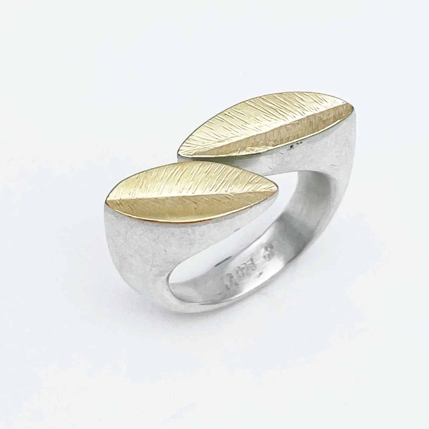 LeafSignet2ParaleRingwGold_upright.jpg