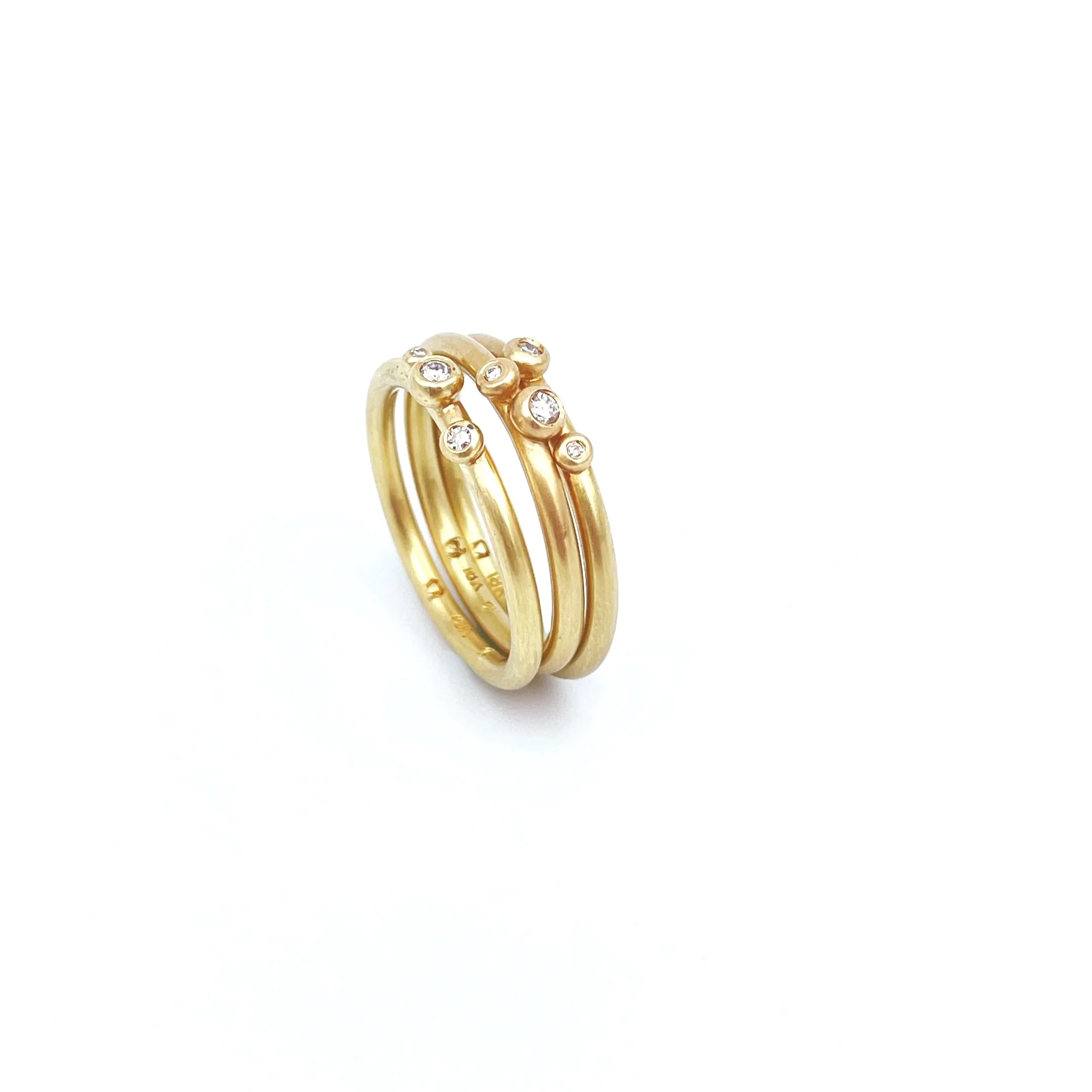 Meraki18K3stackingrings_upright.jpg