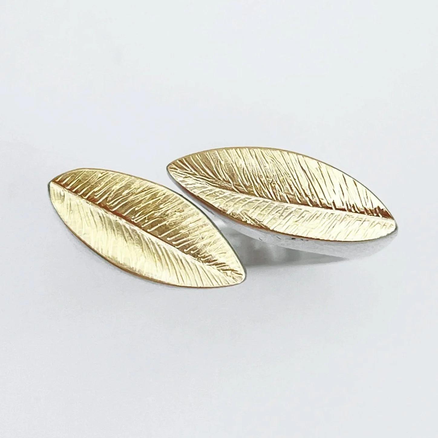 LeafSignet2ParaleRingwGold_topview.jpg